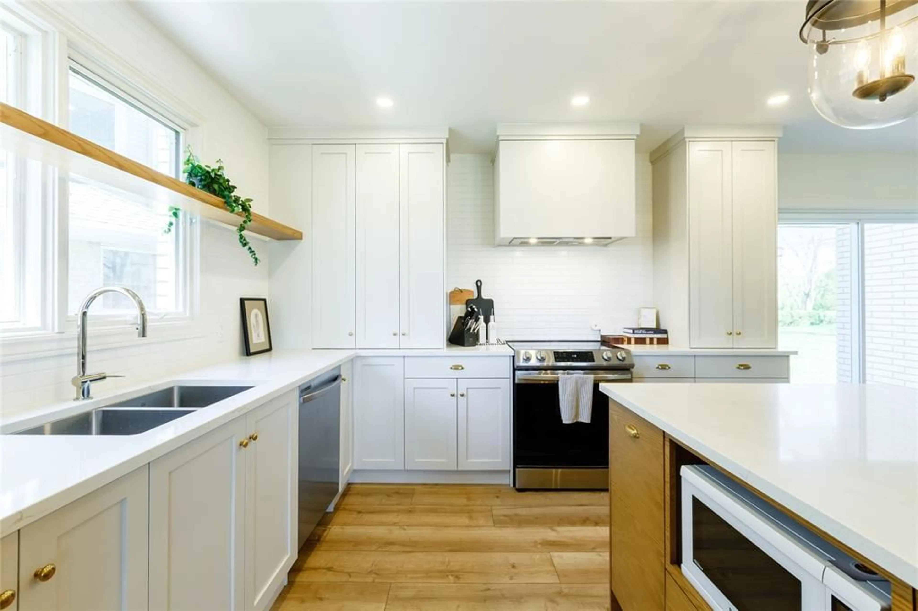 Open concept kitchen, wood/laminate floor for 1614 BLACKWELL Rd, Sarnia Ontario N7X 1A4