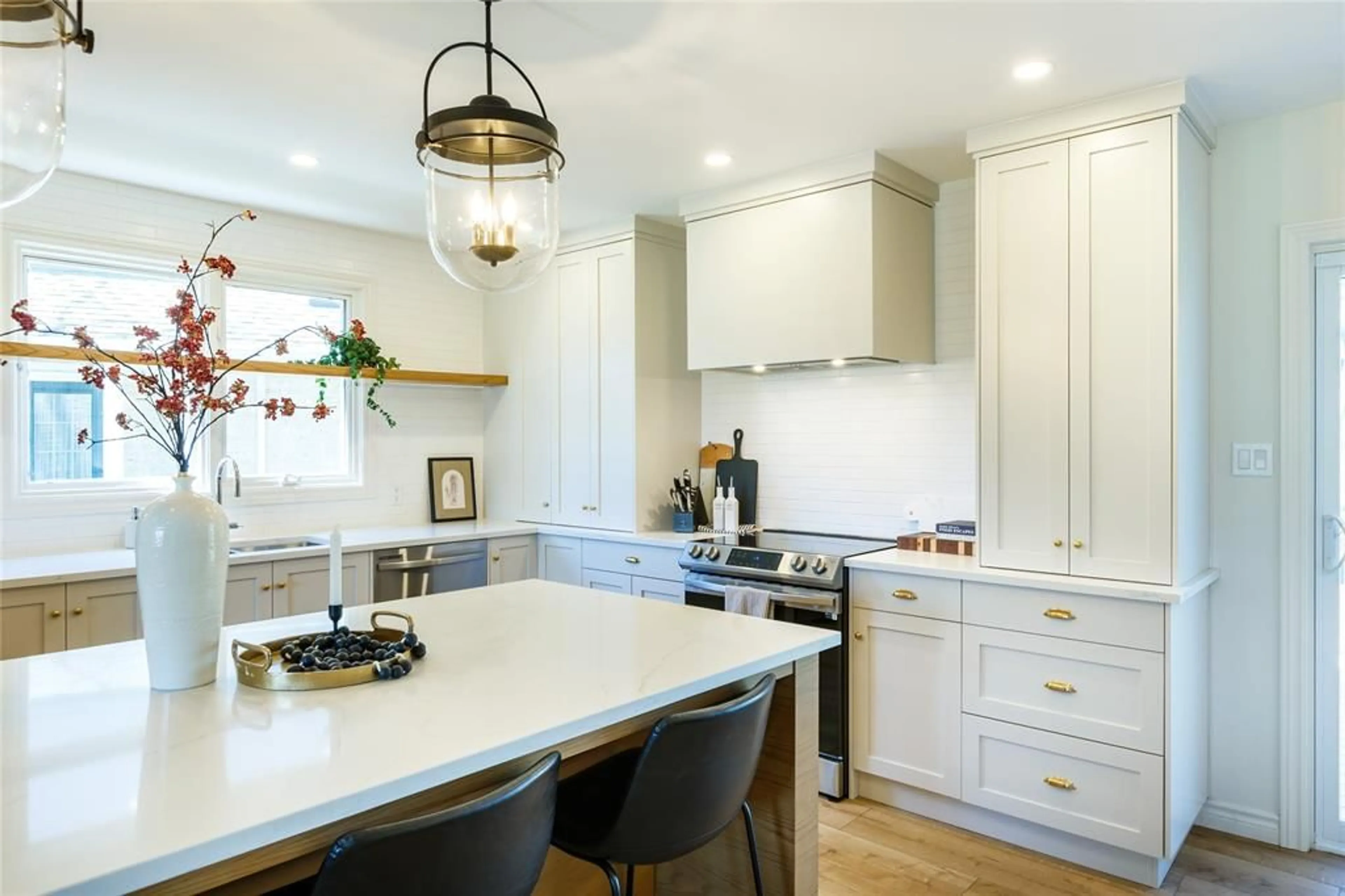 Contemporary kitchen, unknown for 1614 BLACKWELL Rd, Sarnia Ontario N7X 1A4