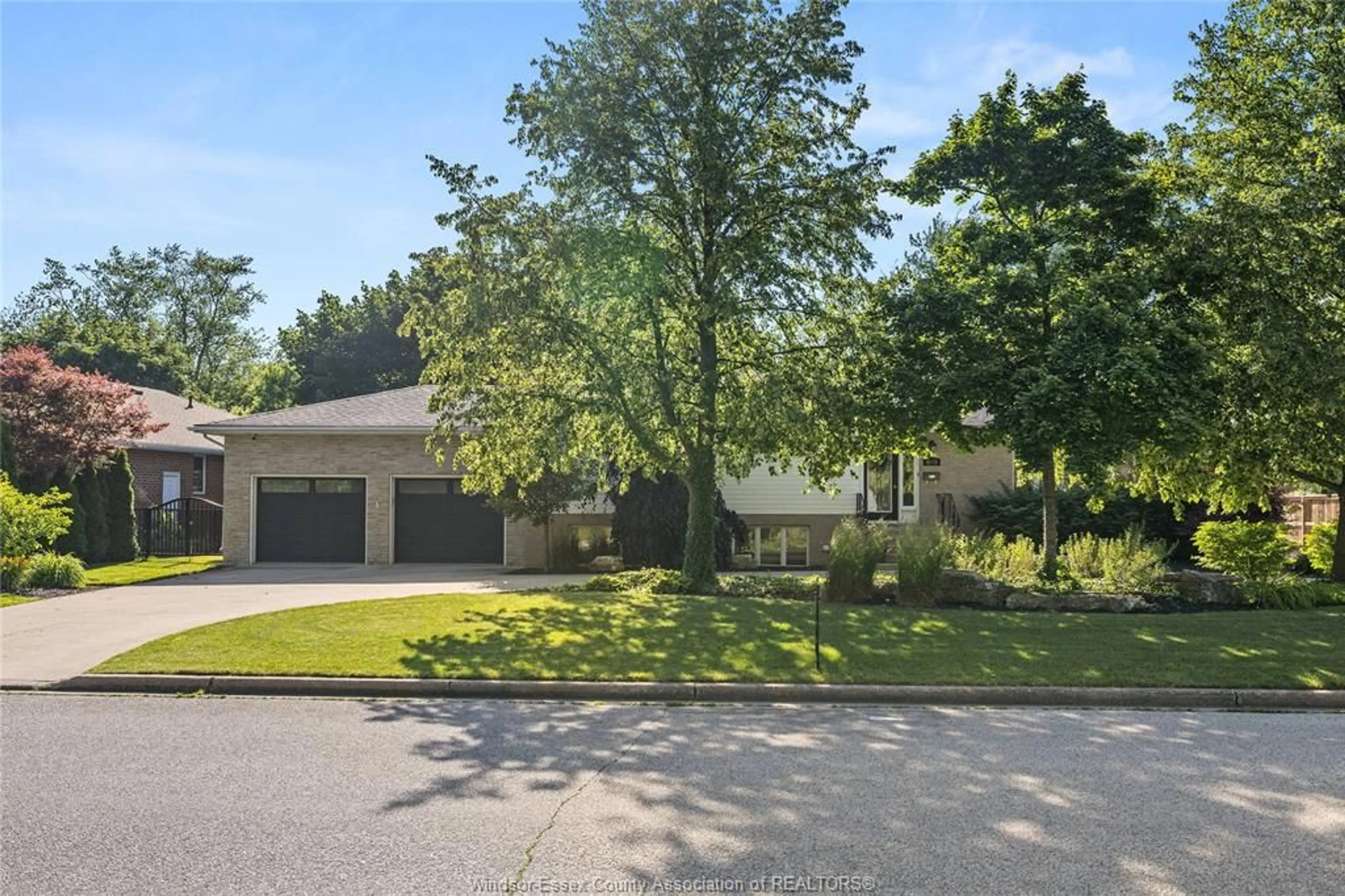 Unknown for 4259 ROSELAND Dr, Windsor Ontario N9G 1Y6