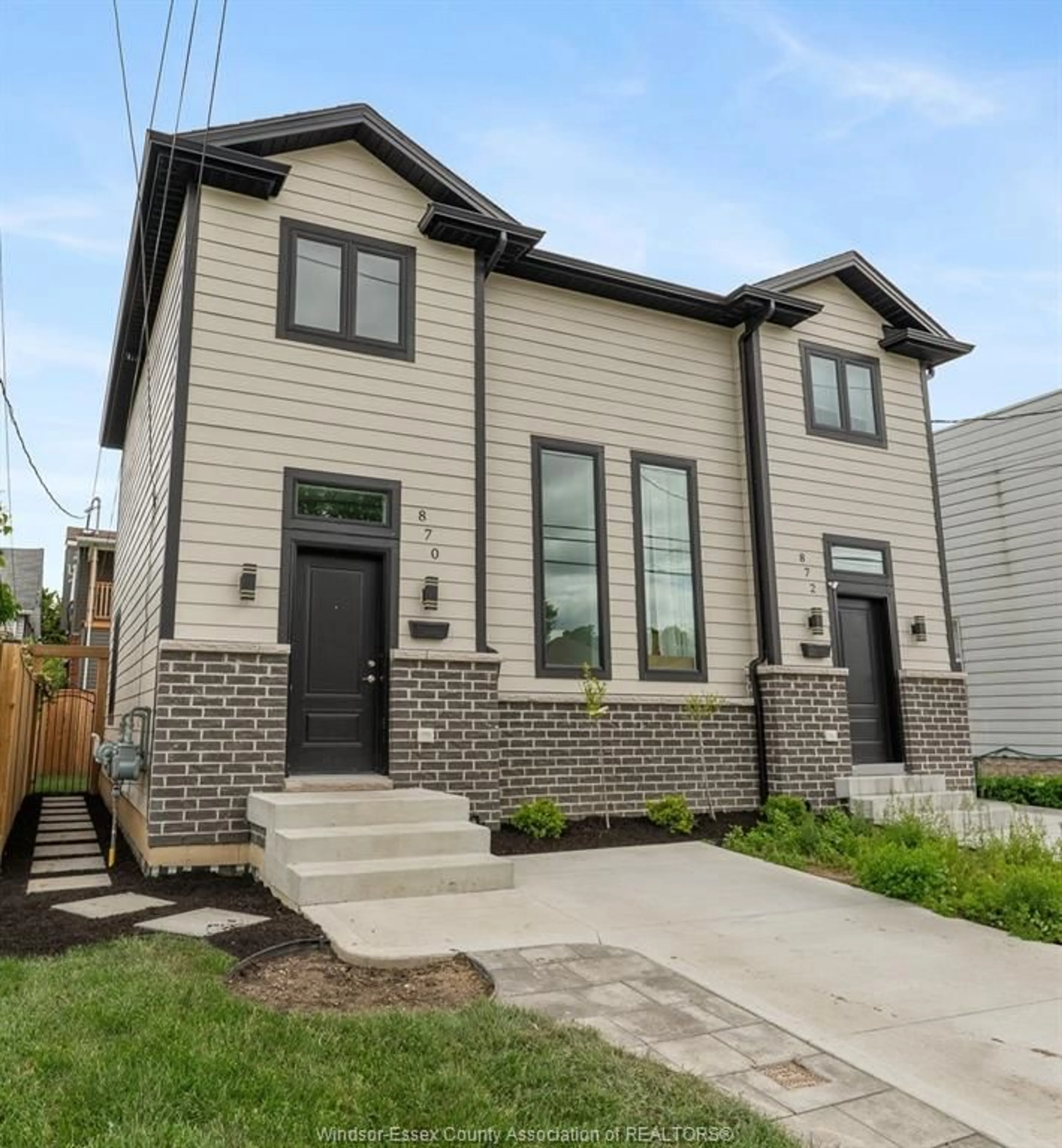 Home with brick exterior material, street for 870 Arthur, Windsor Ontario N8Y 3Y2