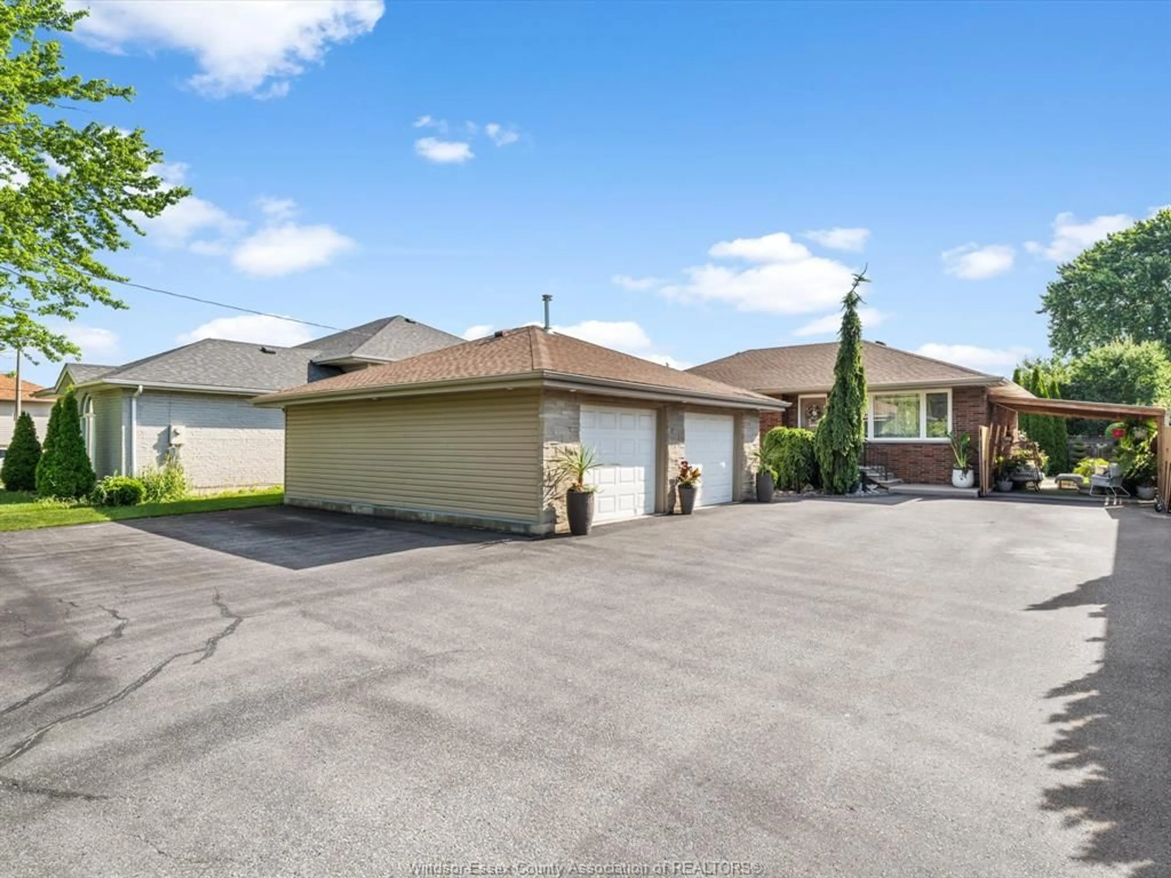 Unknown for 2950 LAUZON, Windsor Ontario N8T 2Z8