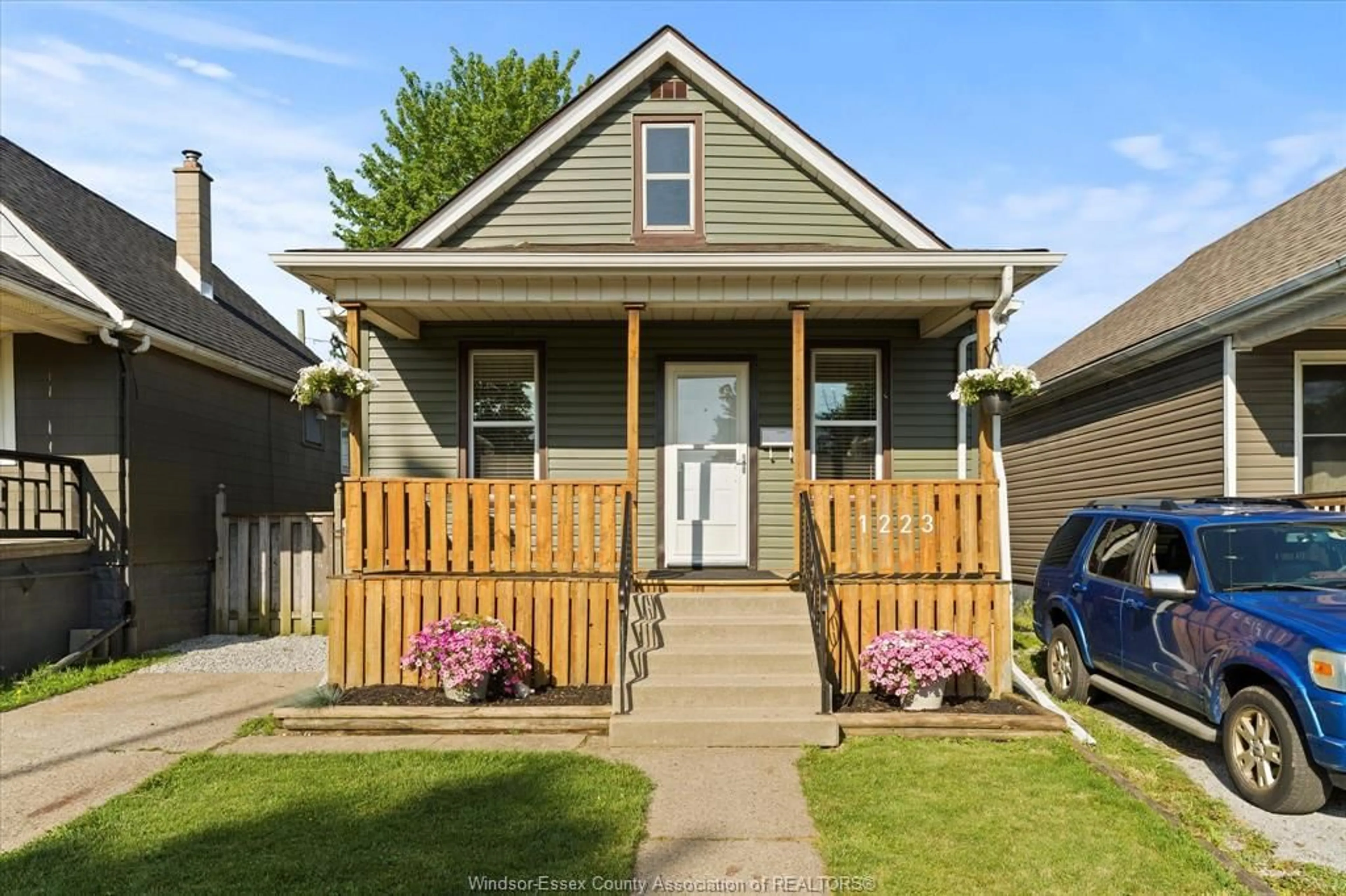 Home with vinyl exterior material, street for 1223 Henry Ford Centre, Windsor Ontario N8Y 2T7