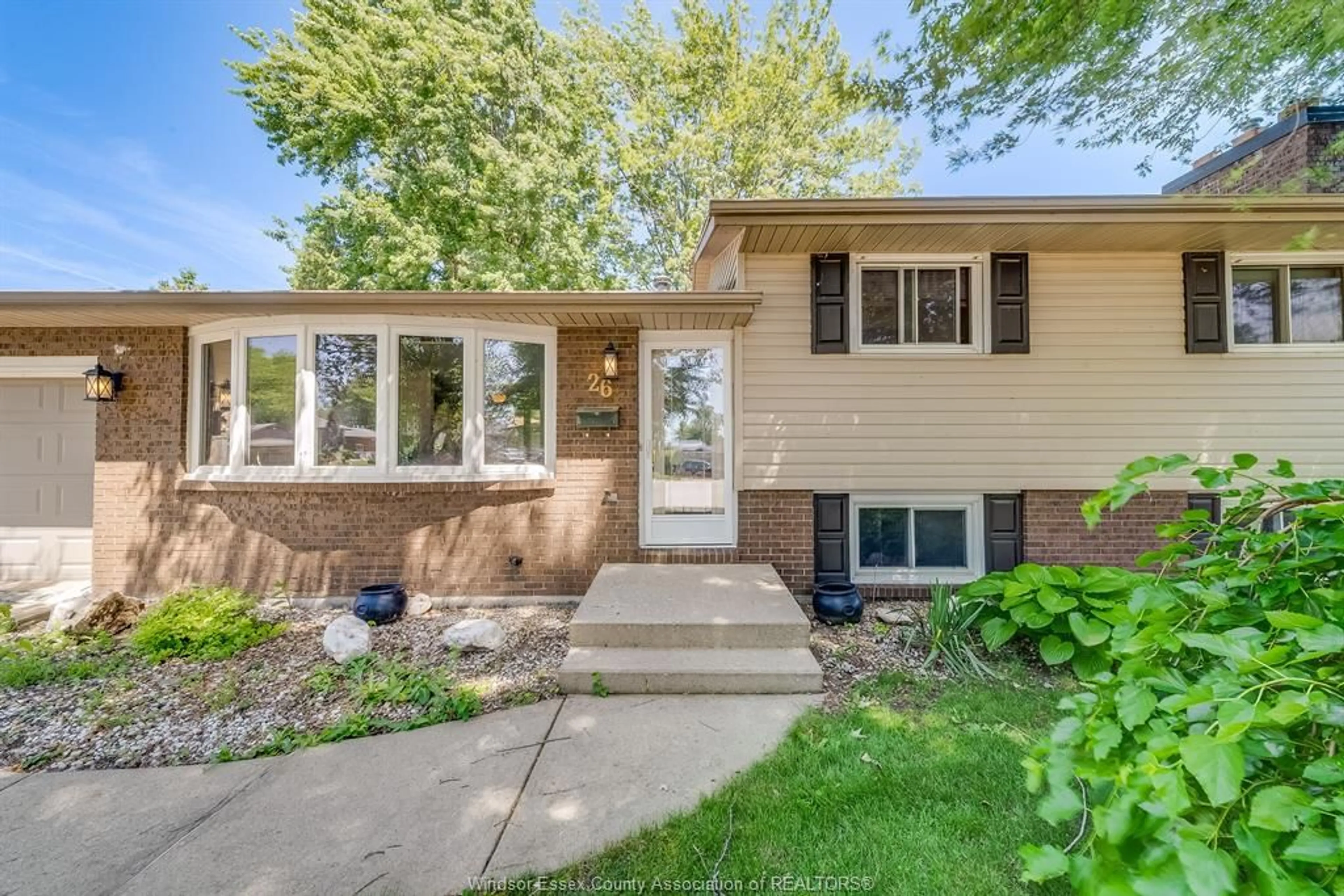 Home with vinyl exterior material, street for 26 SPRING Crt, Amherstburg Ontario N9V 3A9