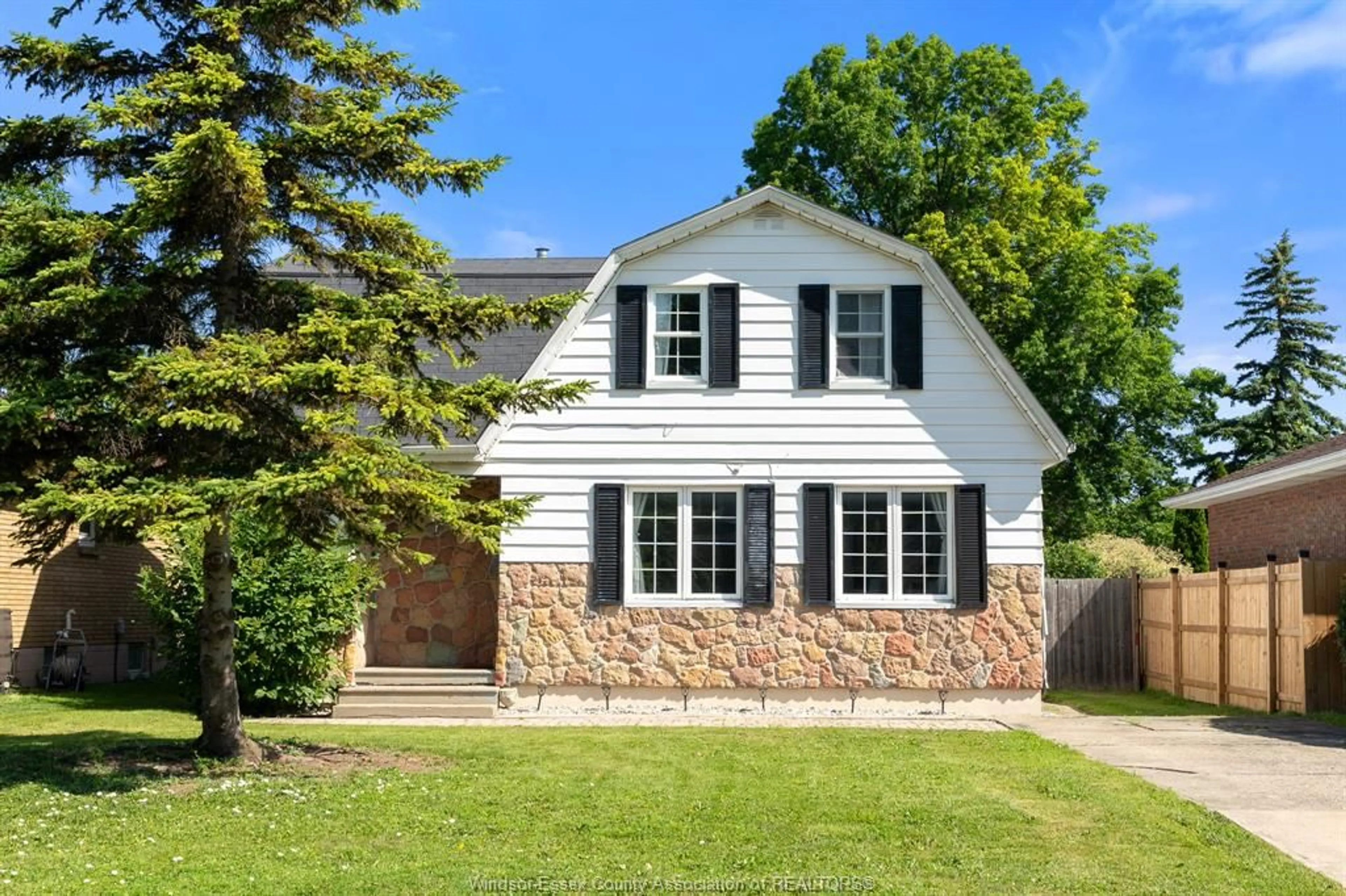 Home with vinyl exterior material, street for 12422 MCNORTON St, Tecumseh Ontario N8N 1J8
