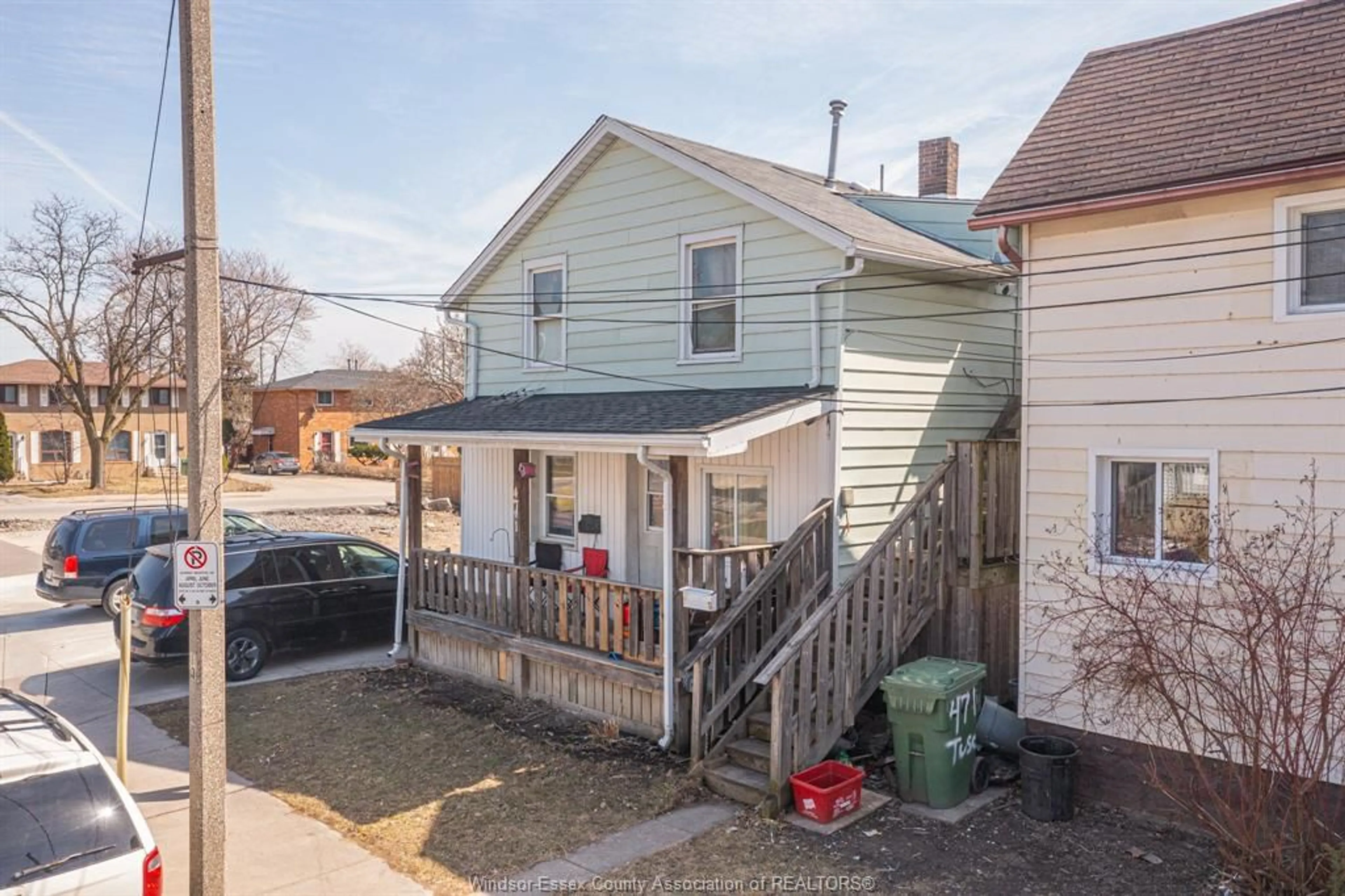 A pic from outside/outdoor area/front of a property/back of a property/a pic from drone, street for 471 TUSCARORA St, Windsor Ontario N9A 3M1