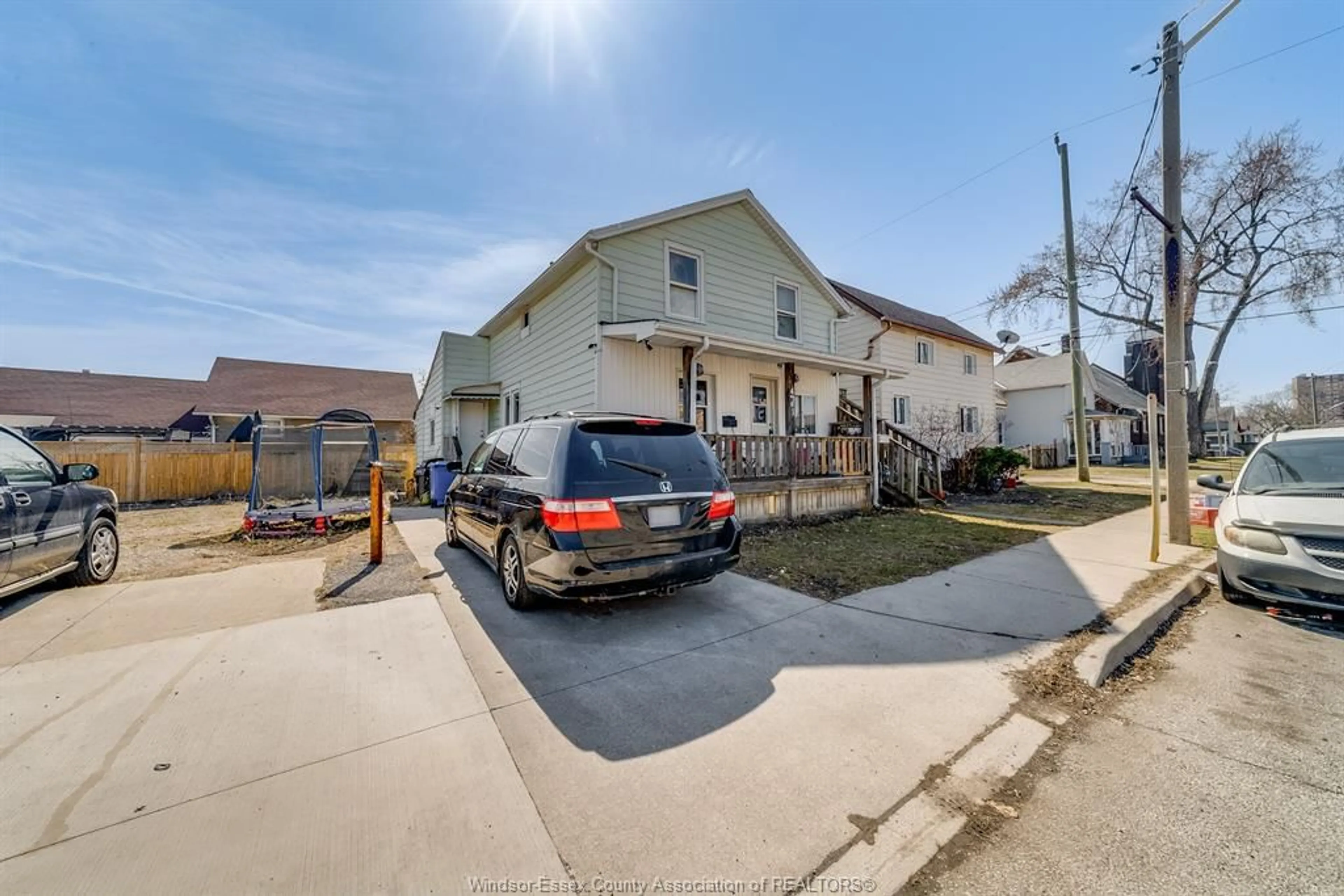 A pic from outside/outdoor area/front of a property/back of a property/a pic from drone, street for 471 TUSCARORA St, Windsor Ontario N9A 3M1