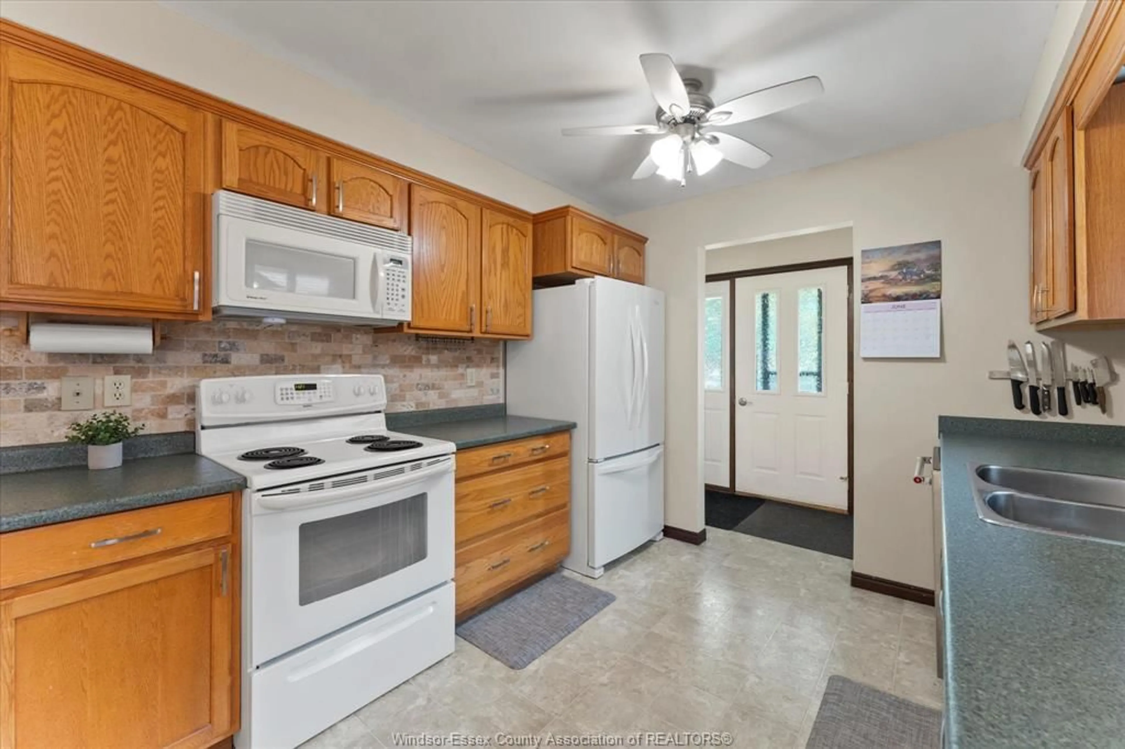 Standard kitchen, ceramic/tile floor for 12835 Dillon Dr, Tecumseh Ontario N8N 3L9