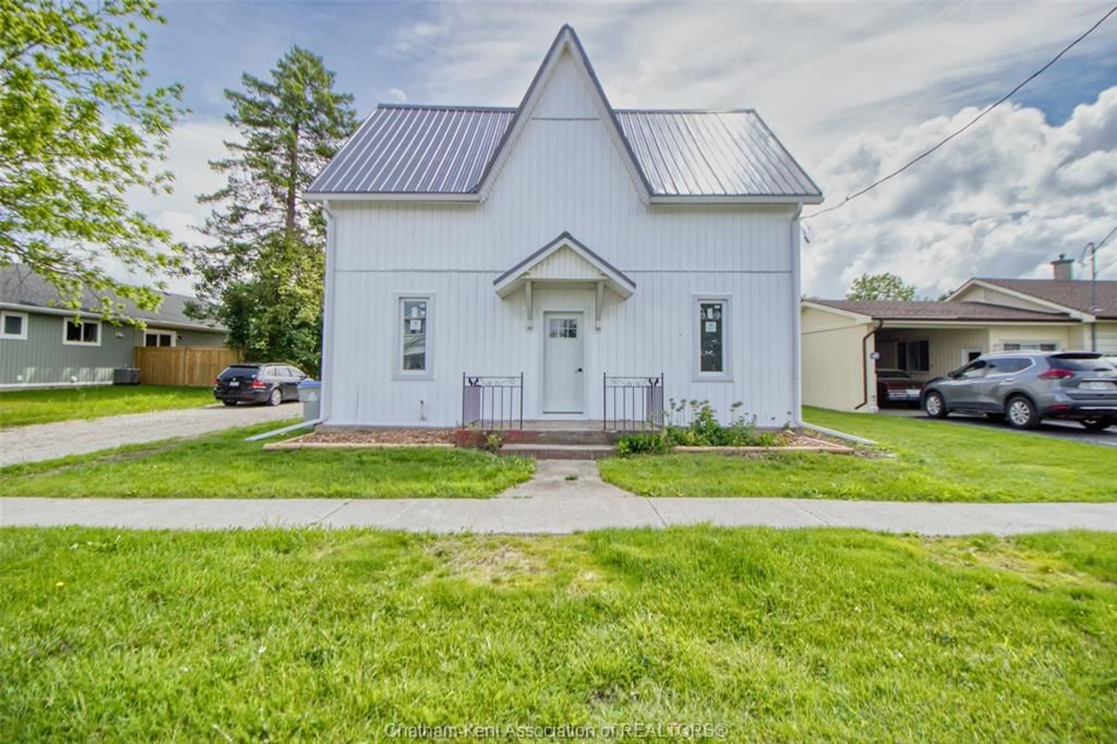 A pic from outside/outdoor area/front of a property/back of a property/a pic from drone, building for 56 King St, Lambton Shores Ontario N0M 2N0