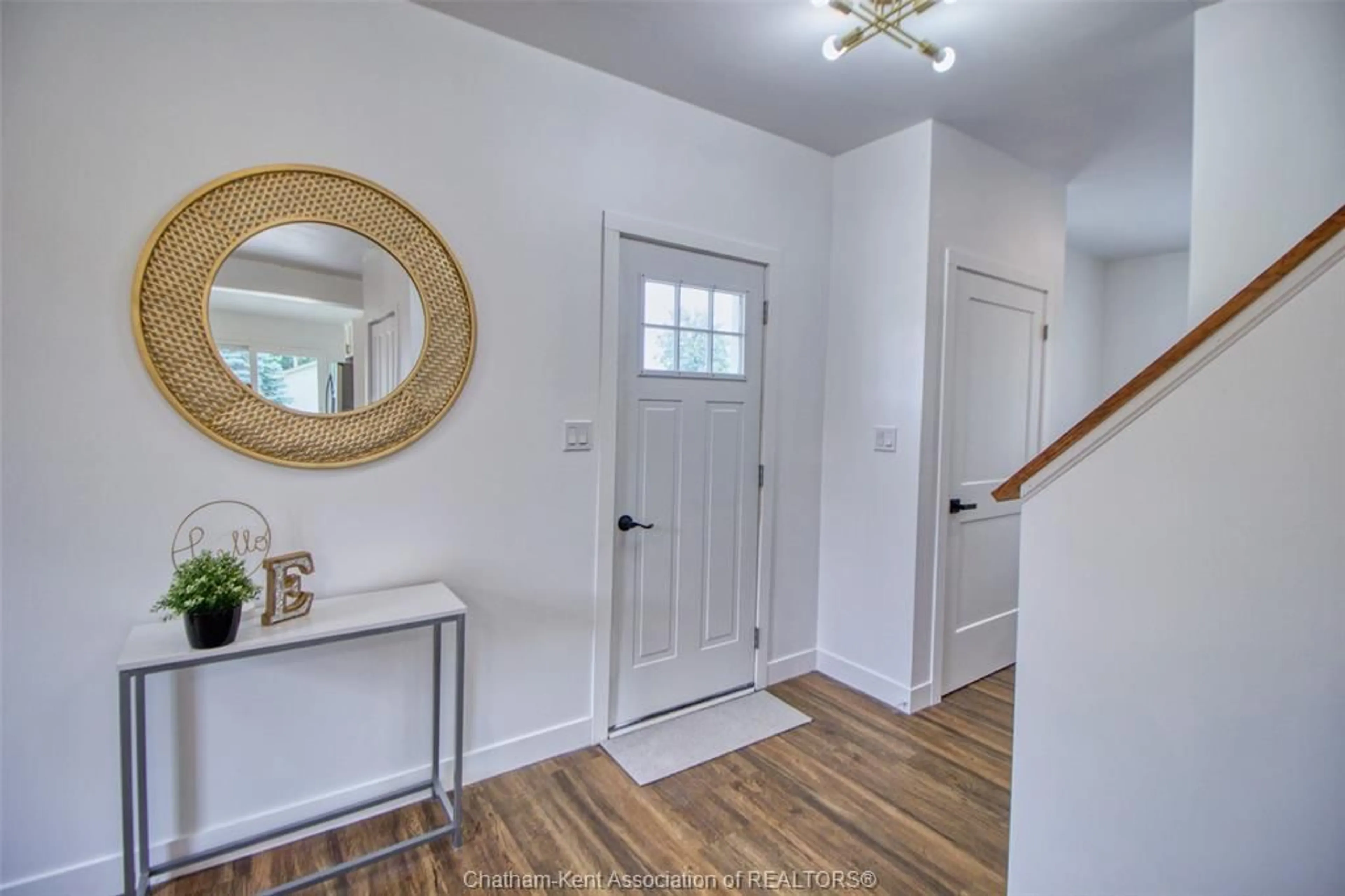 Indoor entryway for 56 King St, Lambton Shores Ontario N0M 2N0