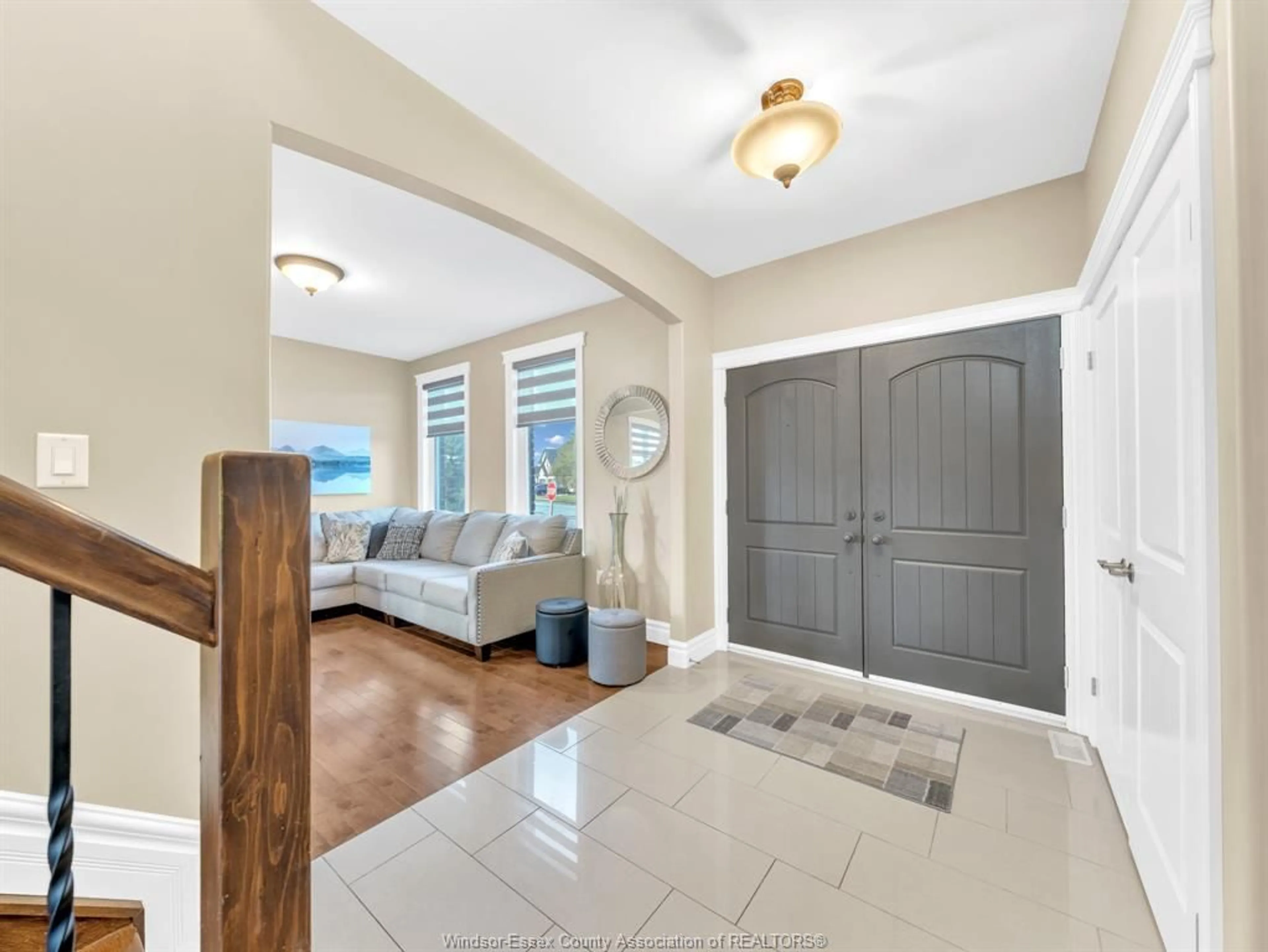 Indoor entryway for 374 POPLAR DRIVE, Lakeshore Ontario N8L 0X4