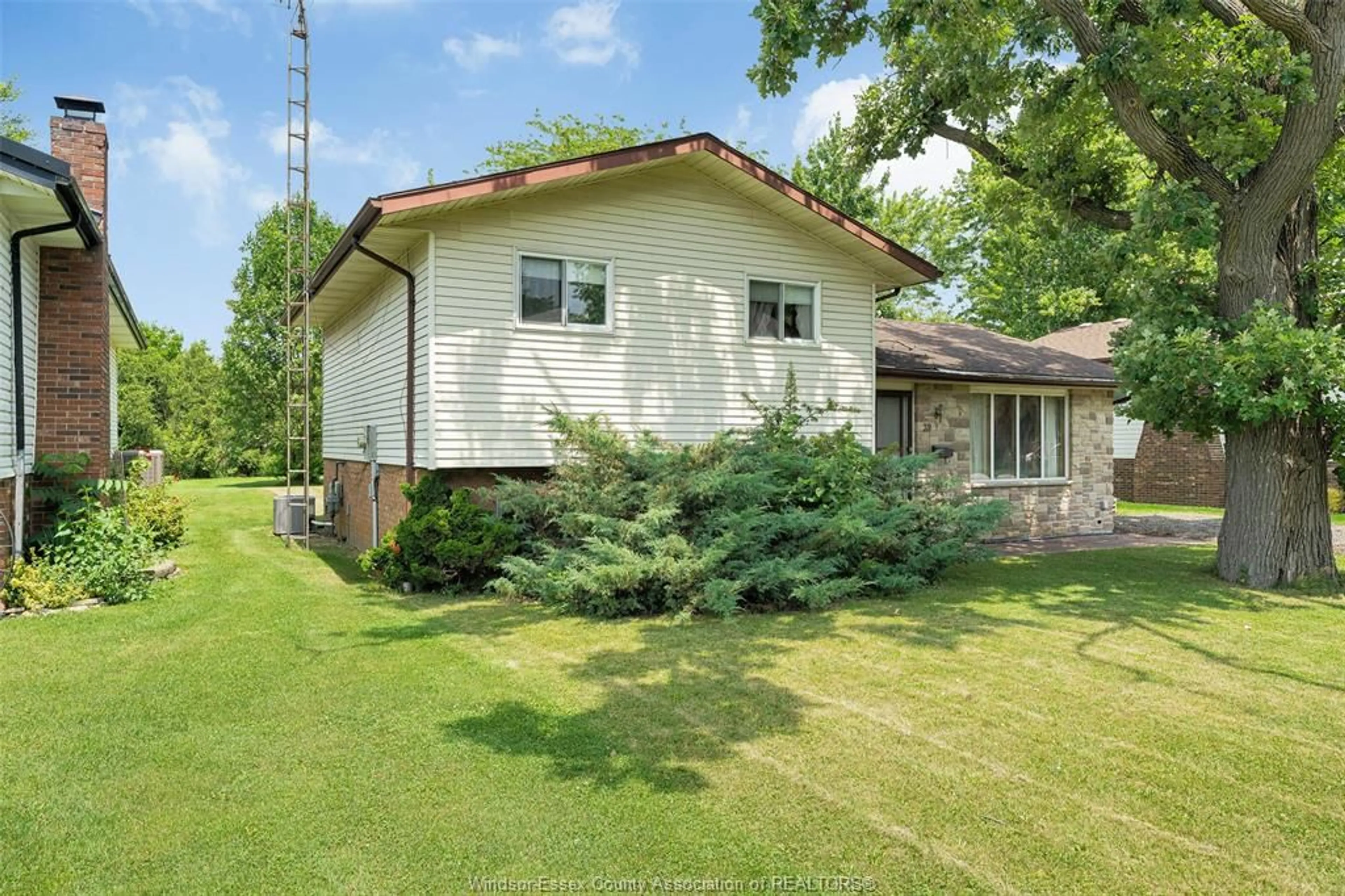 Home with brick exterior material, street for 39 REDWOOD, Cottam Ontario N0R 1B0