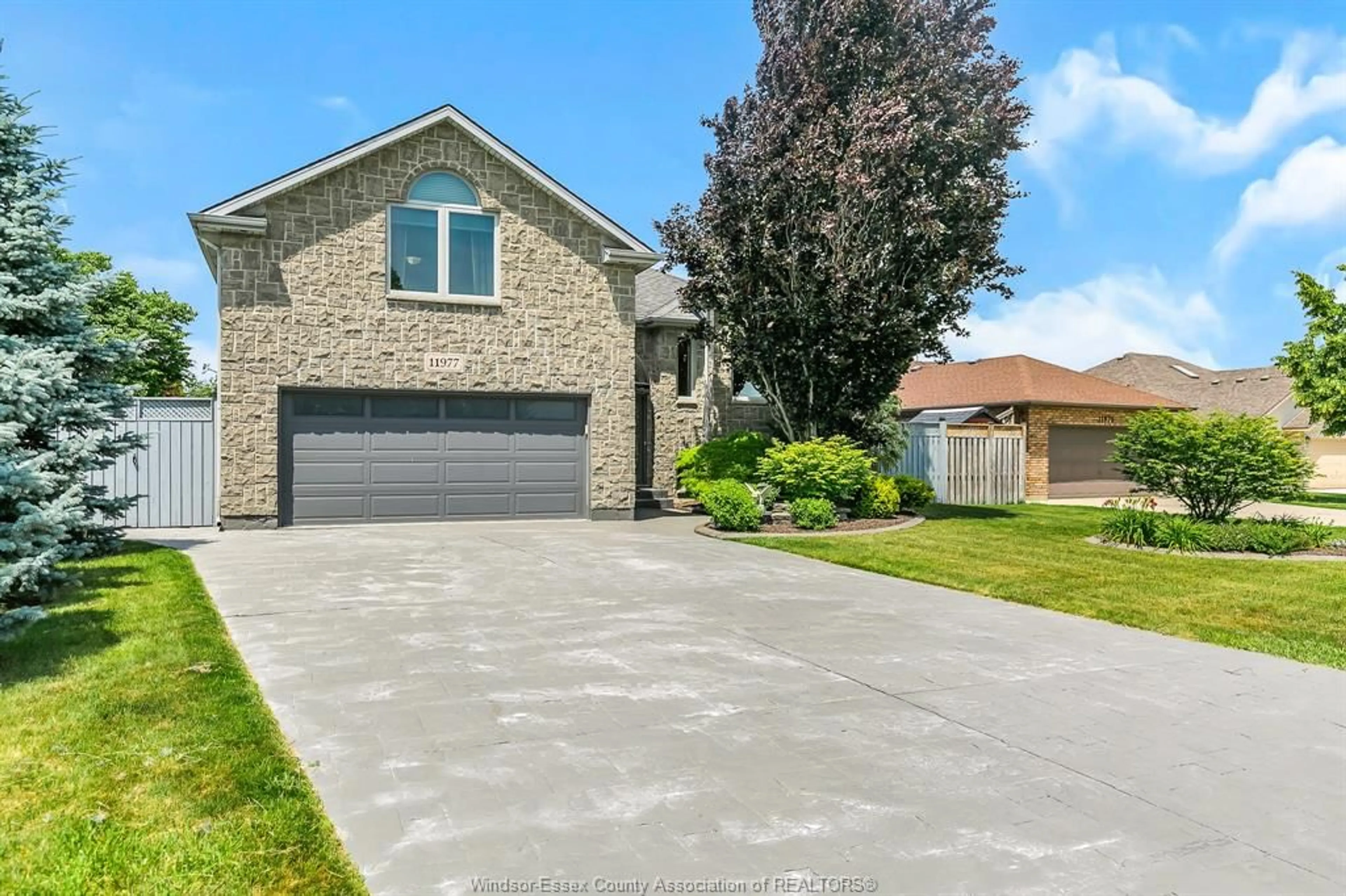 A pic from outside/outdoor area/front of a property/back of a property/a pic from drone, street for 11977 SHIFF, Tecumseh Ontario N8N 0G2