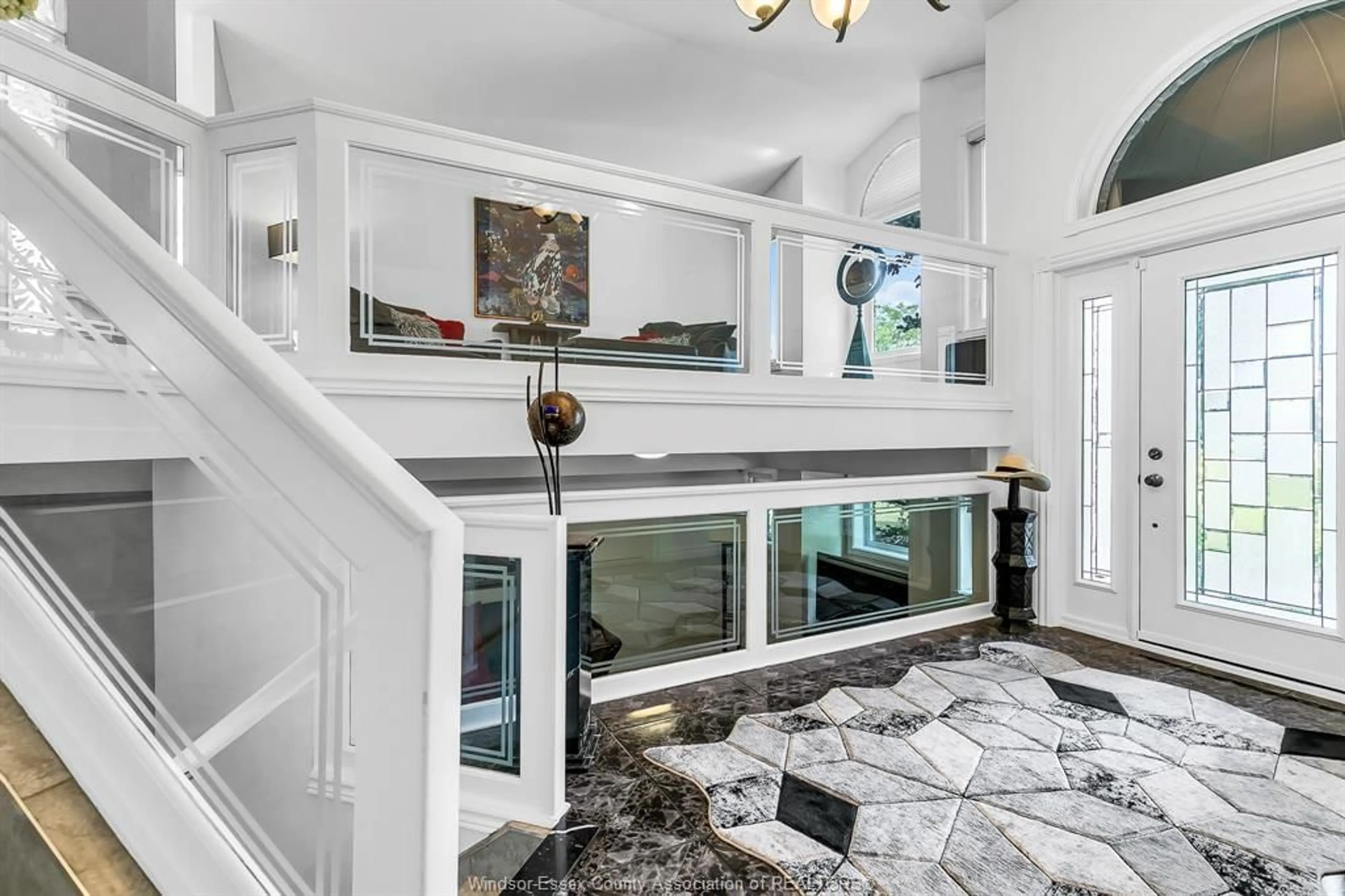 Indoor foyer for 11977 SHIFF, Tecumseh Ontario N8N 0G2