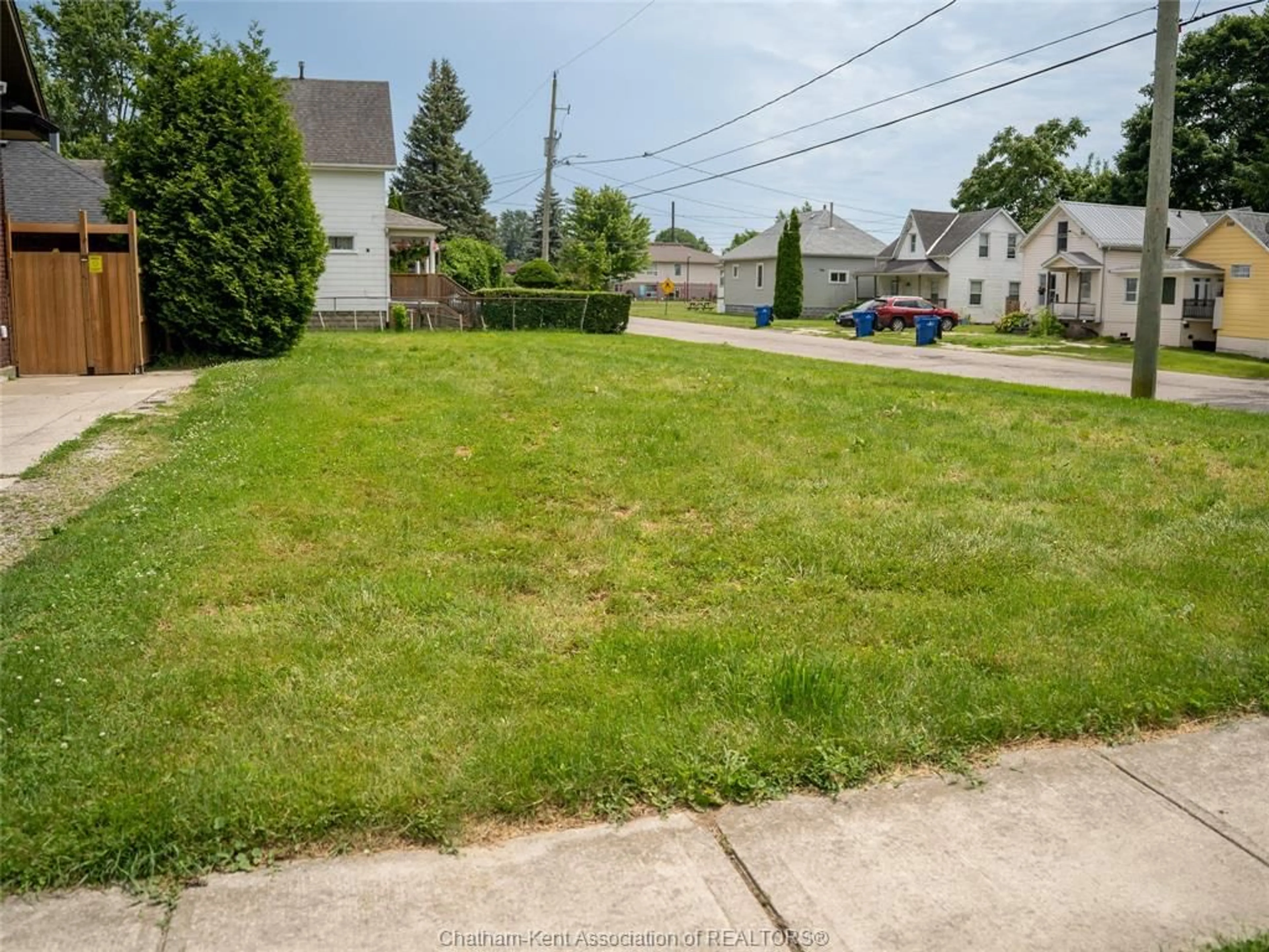A pic from outside/outdoor area/front of a property/back of a property/a pic from drone, street for 58 Gray St, Chatham Ontario N7M 1S6