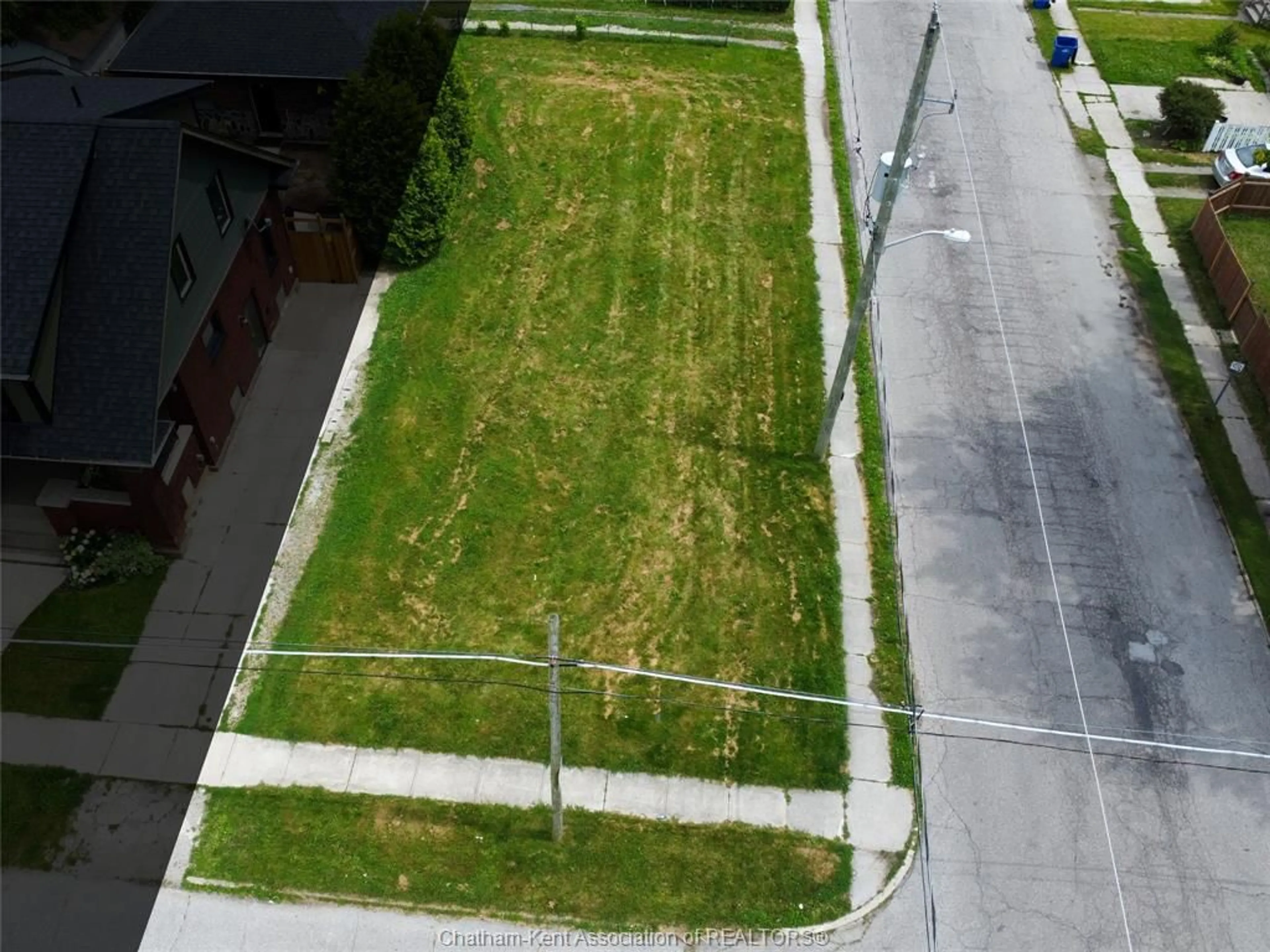 A pic from outside/outdoor area/front of a property/back of a property/a pic from drone, street for 58 Gray St, Chatham Ontario N7M 1S6
