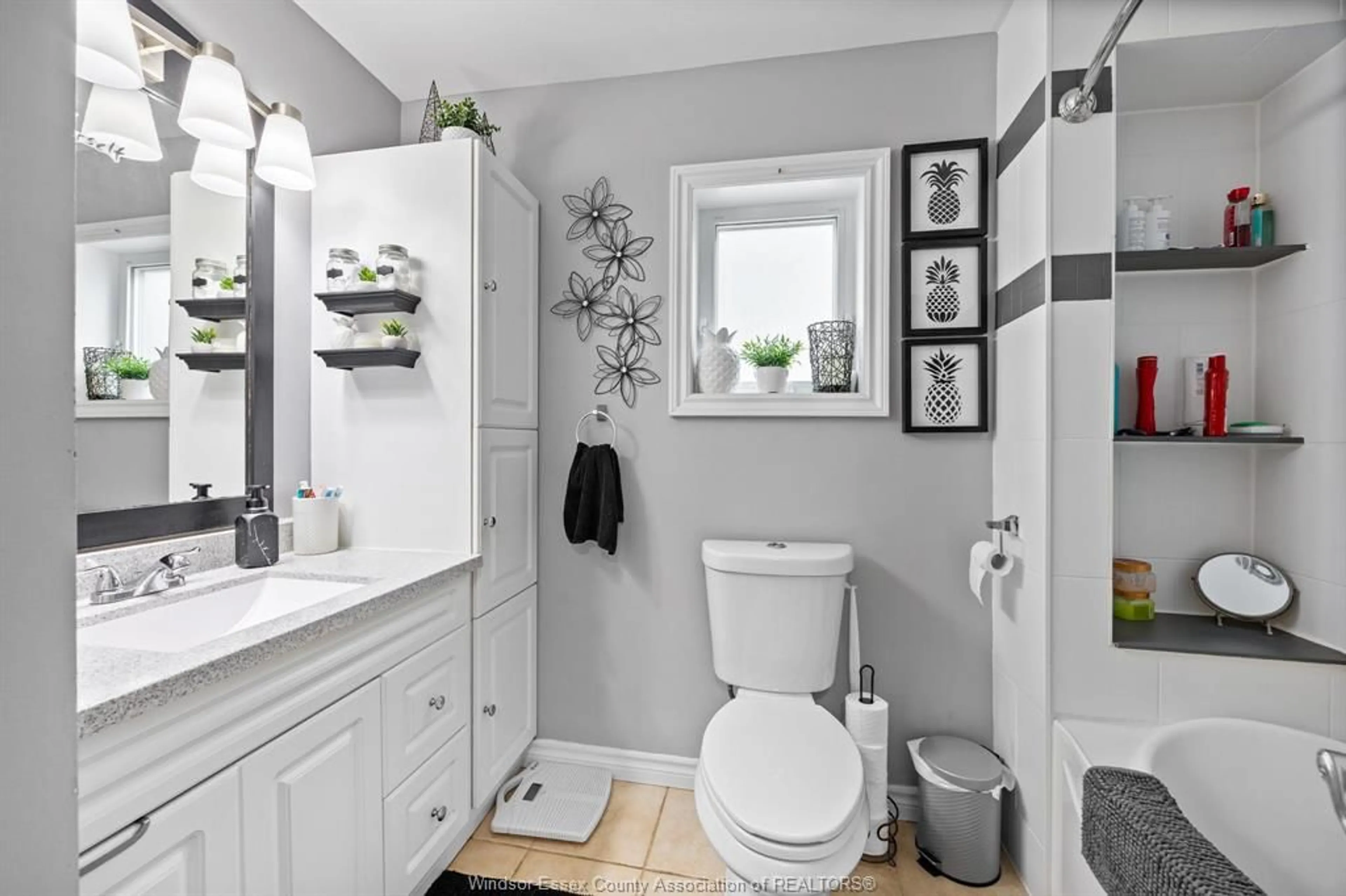 Standard bathroom, ceramic/tile floor for 3181 TURNER, Windsor Ontario N8W 3L9