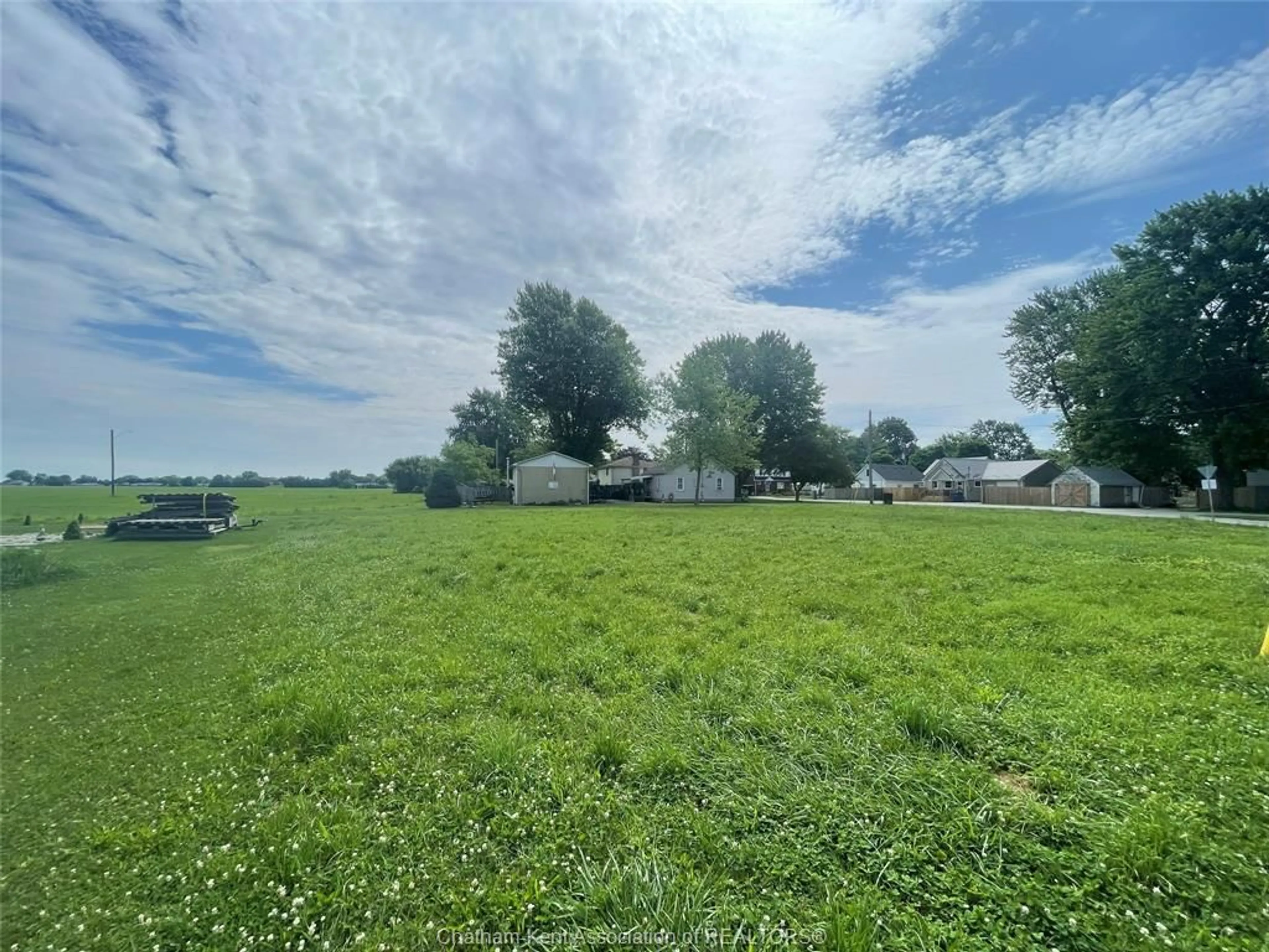 A pic from outside/outdoor area/front of a property/back of a property/a pic from drone, water/lake/river/ocean view for 110 WATER St, Wallaceburg Ontario N8A 2G2