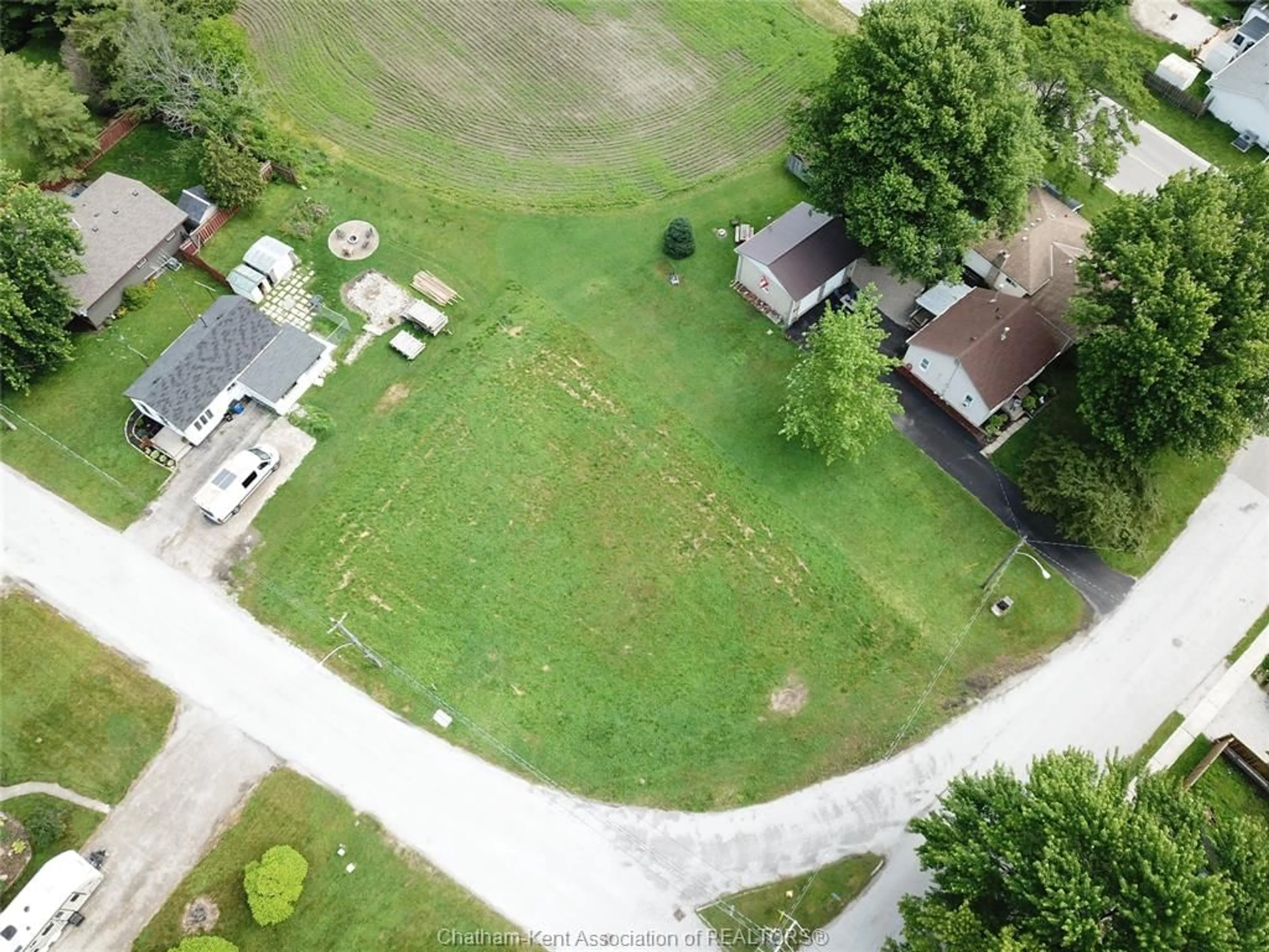 A pic from outside/outdoor area/front of a property/back of a property/a pic from drone, street for 110 WATER St, Wallaceburg Ontario N8A 2G2