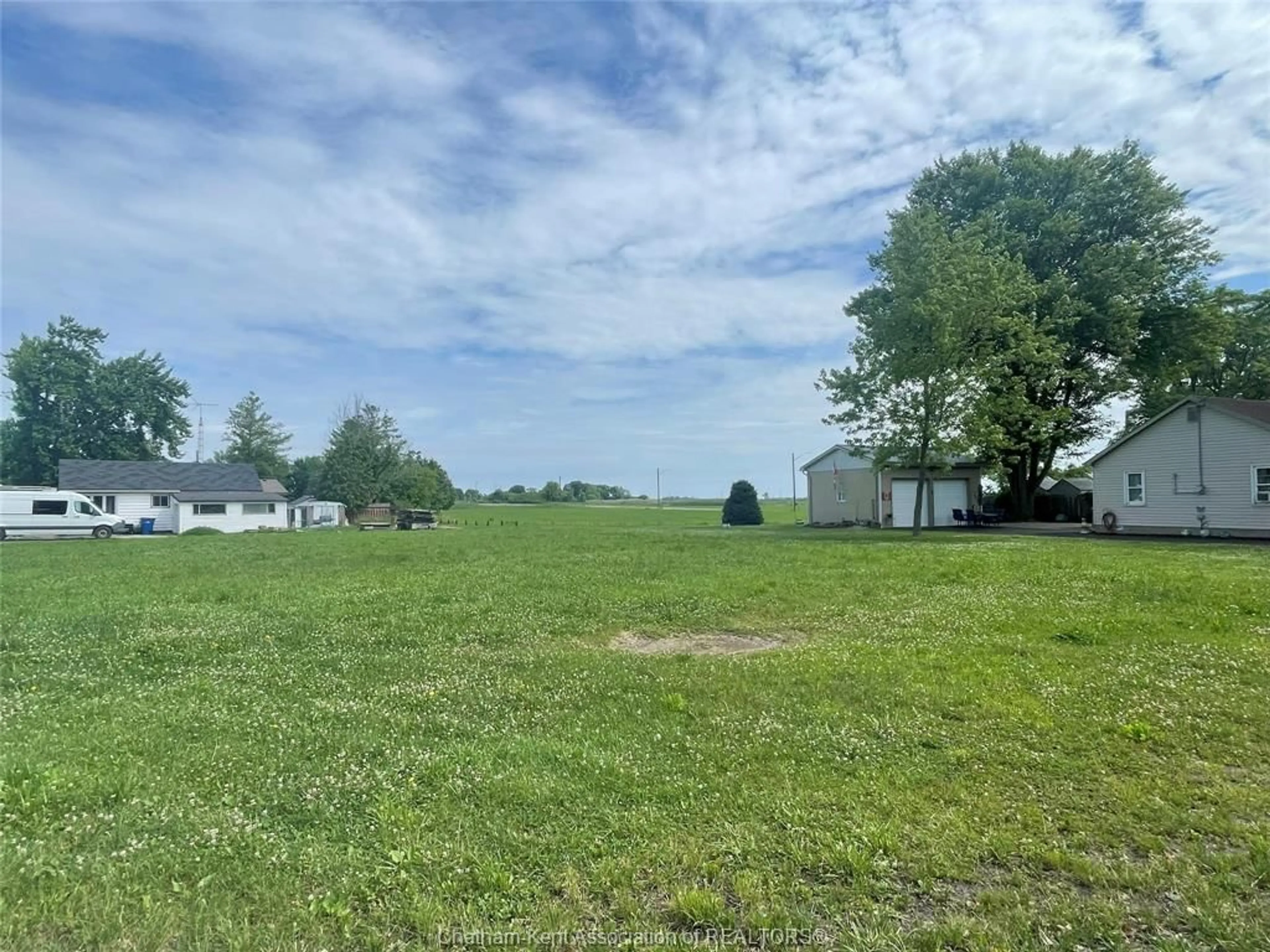 A pic from outside/outdoor area/front of a property/back of a property/a pic from drone, water/lake/river/ocean view for 110 WATER St, Wallaceburg Ontario N8A 2G2