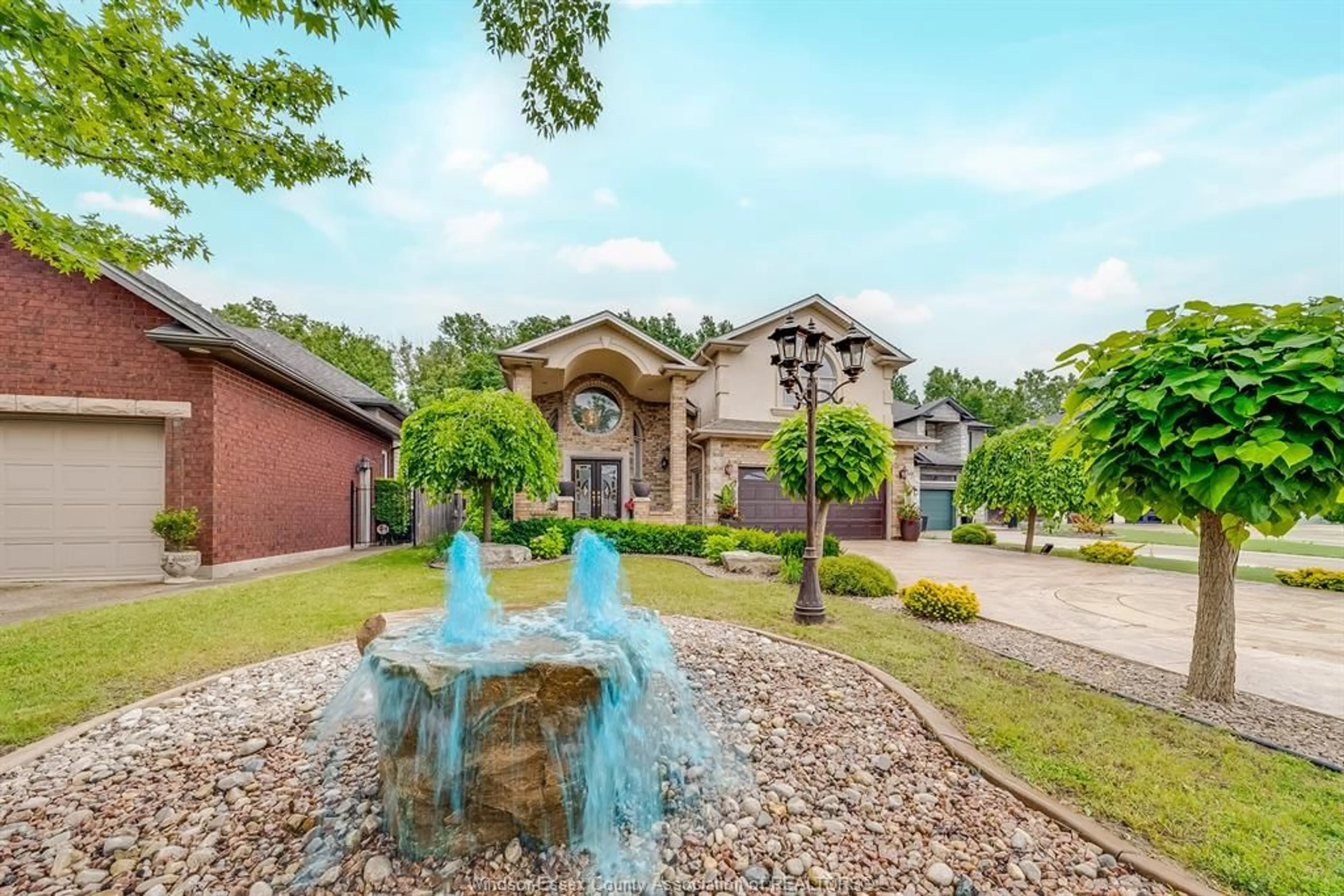 Patio, water/lake/river/ocean view for 762 NEWPORT Cres, Windsor Ontario N9E 4Z5