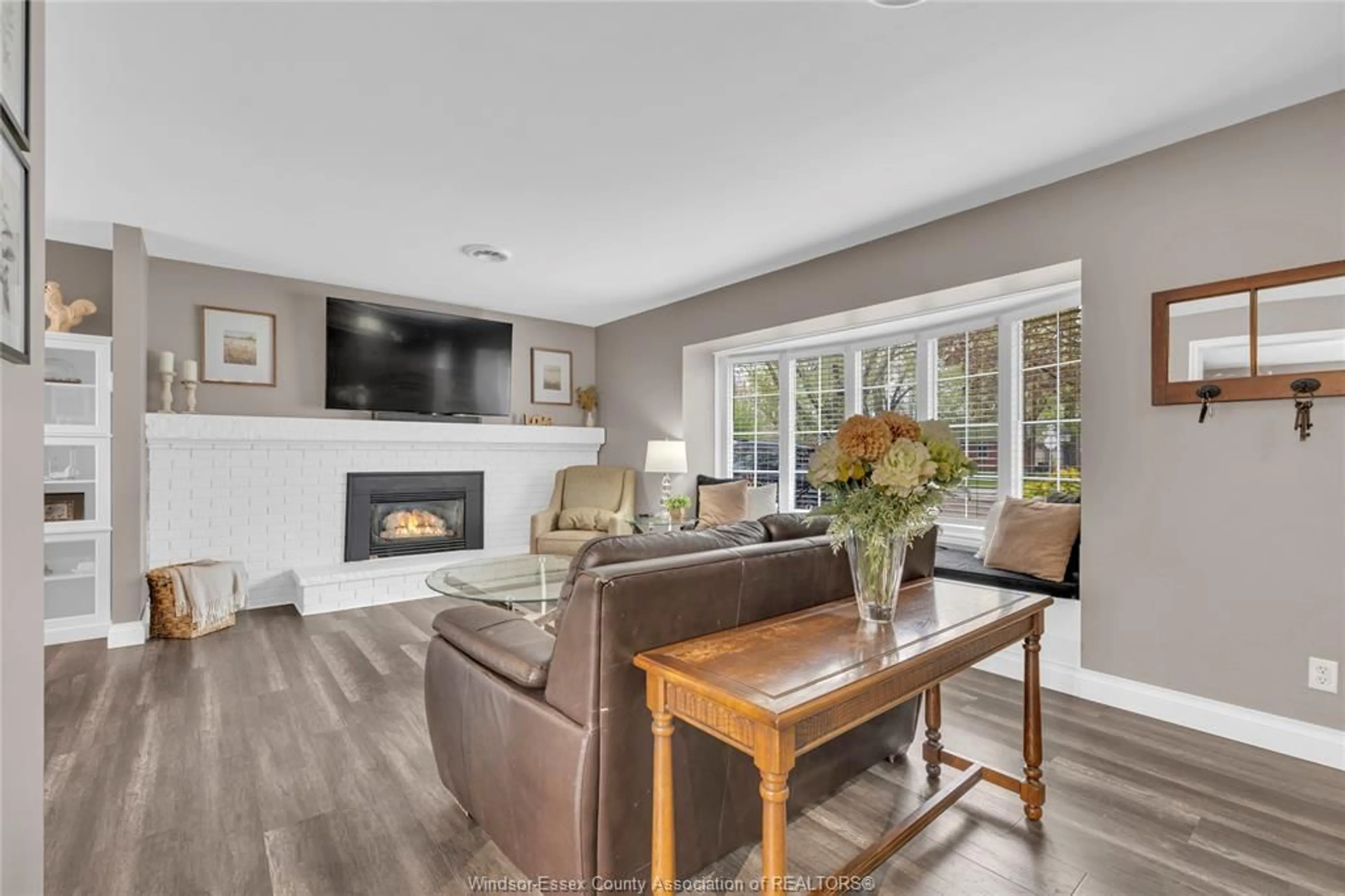 Living room with furniture, unknown for 3049 ROWLEY PARK Dr, Kingsville Ontario N9Y 2Y2
