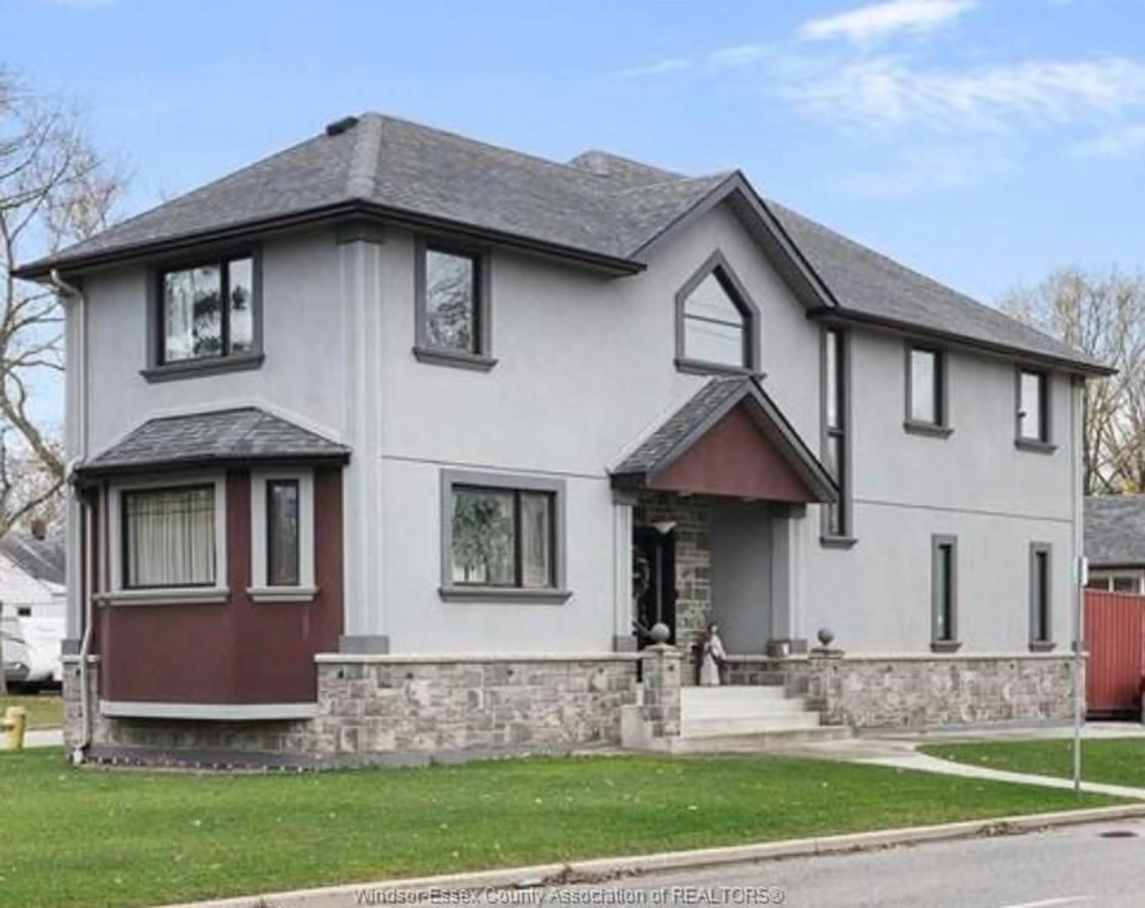 Home with brick exterior material, building for 365 NEAL, Windsor Ontario N9G 1T5