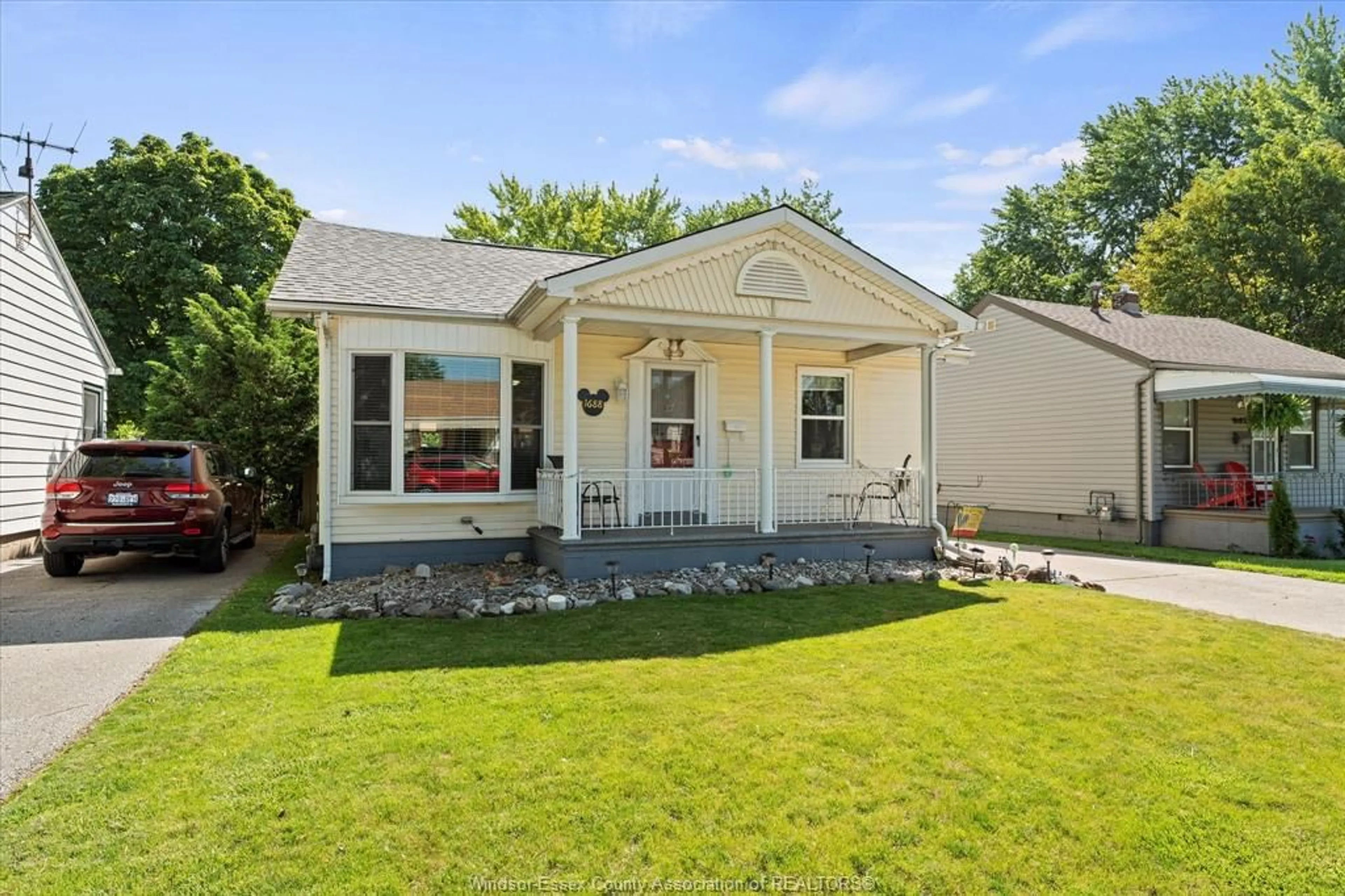 Home with vinyl exterior material, street for 1688 CENTRAL Ave, Windsor Ontario N8Y 3W1