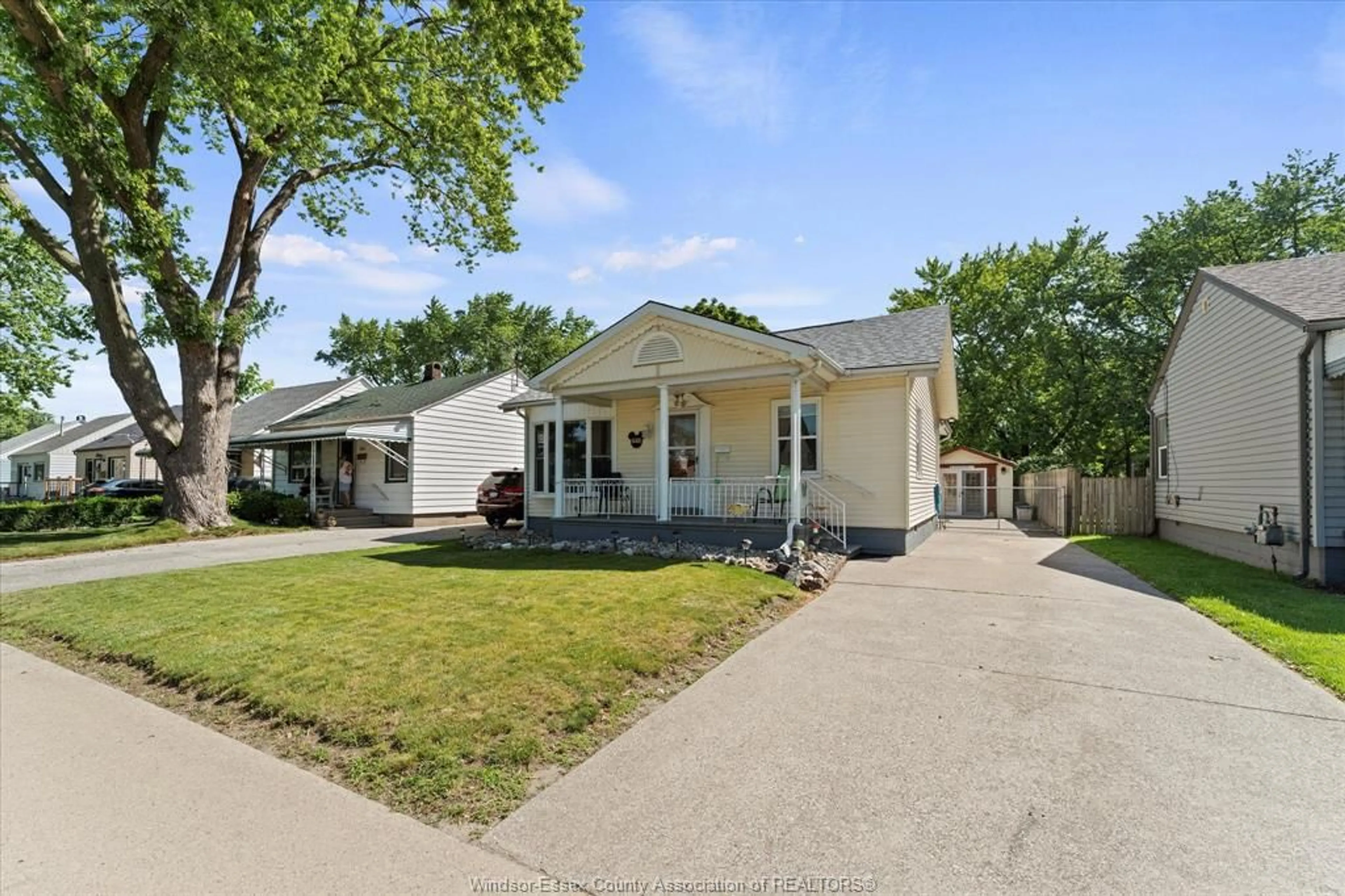 Unknown for 1688 CENTRAL Ave, Windsor Ontario N8Y 3W1
