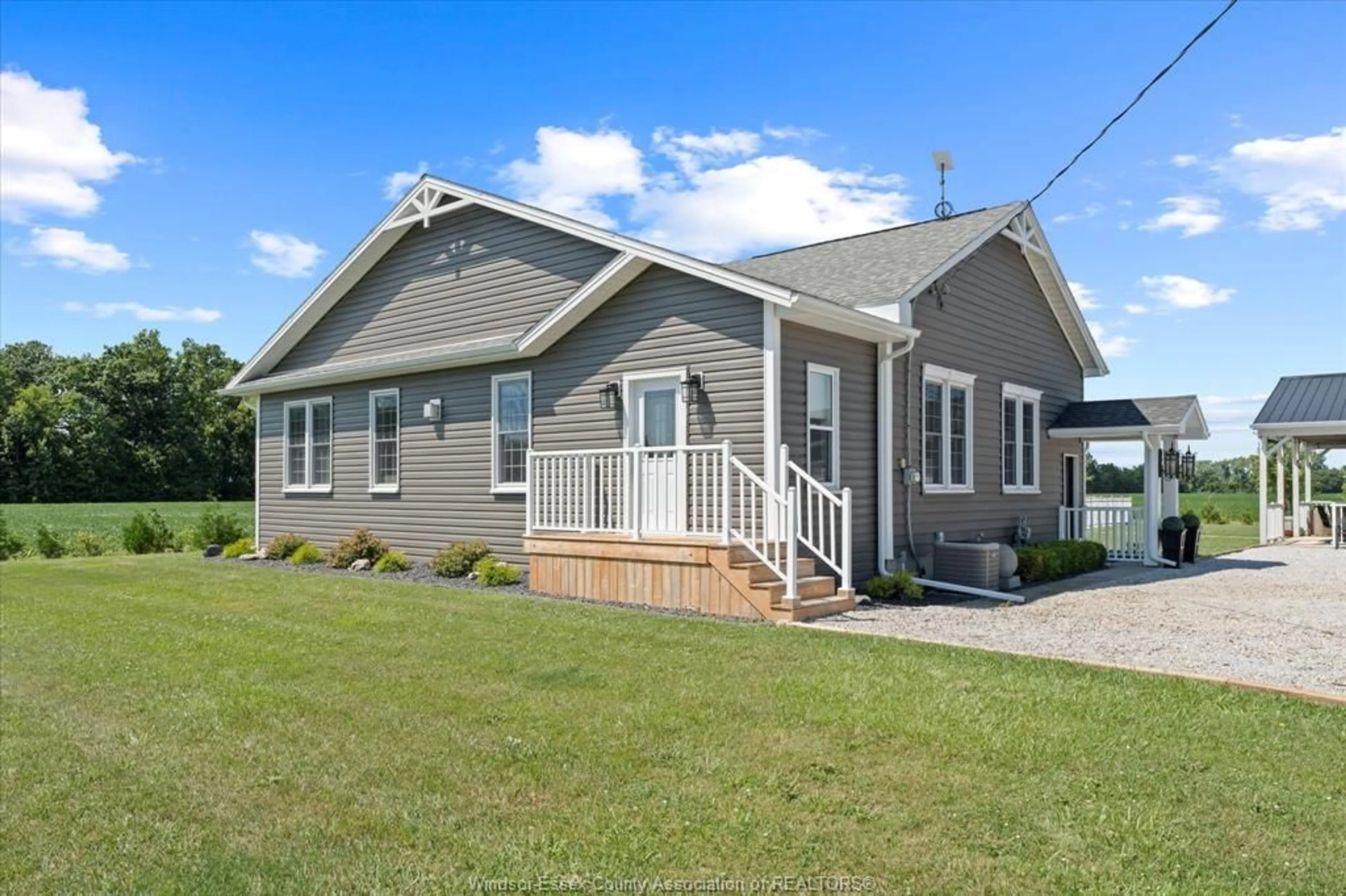 Home with vinyl exterior material, unknown for 1842 ROAD 3, Kingsville Ontario N9Y 2E5