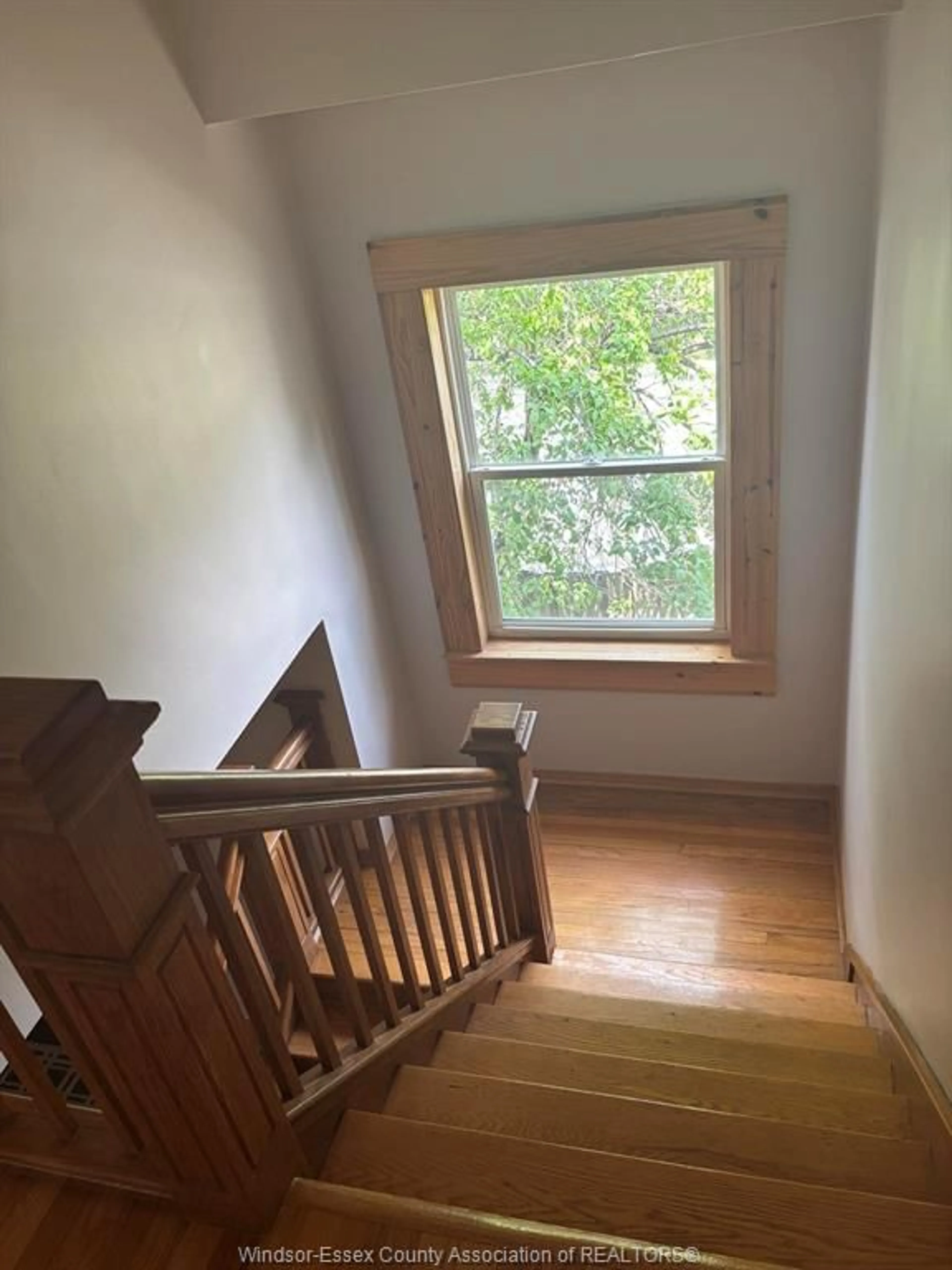 A pic of a room for 1393 GILES Blvd, Windsor Ontario N9A 4G9