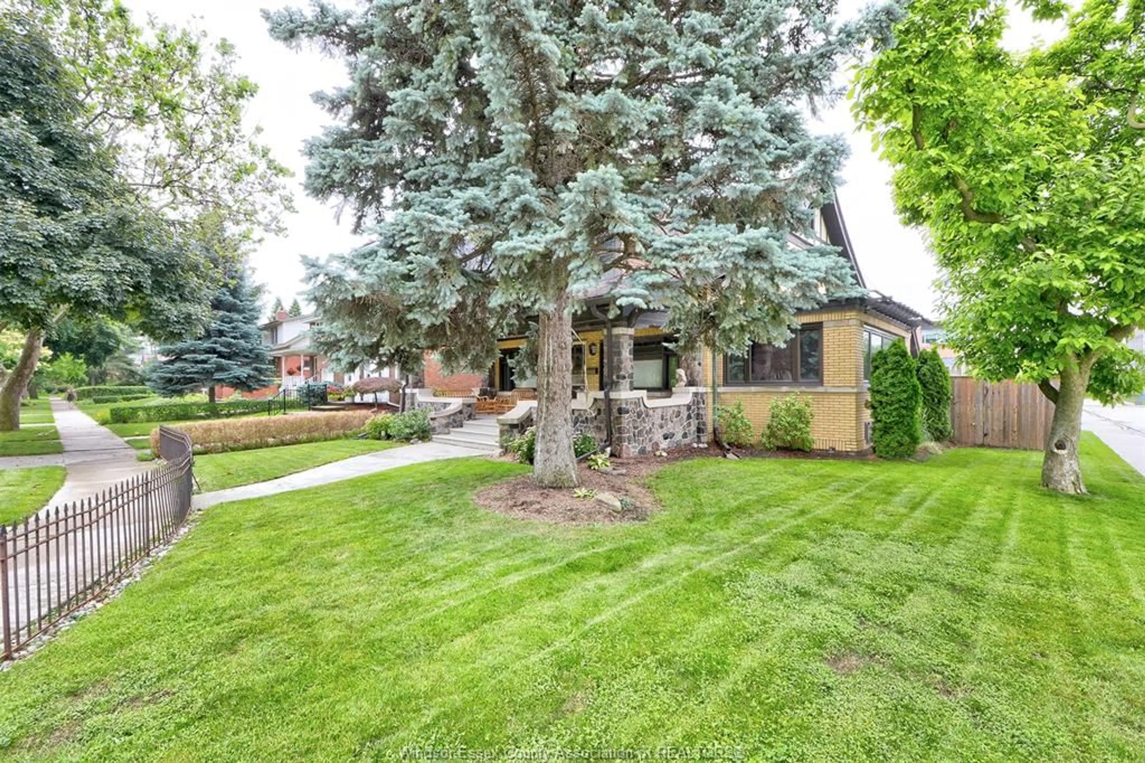 Patio, street for 409 ASKIN, Windsor Ontario N9B 2X3
