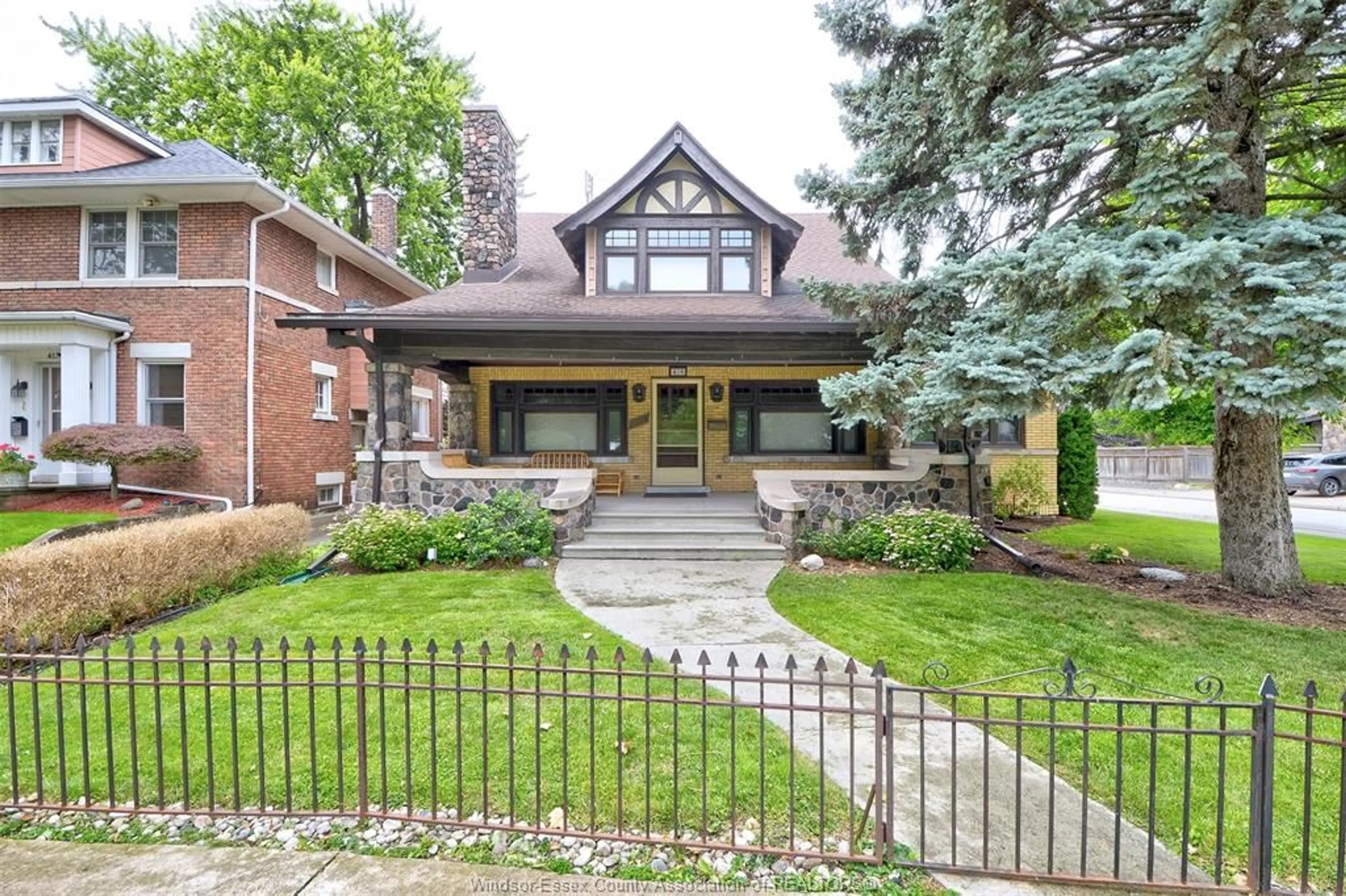 Home with brick exterior material, street for 409 ASKIN, Windsor Ontario N9B 2X3