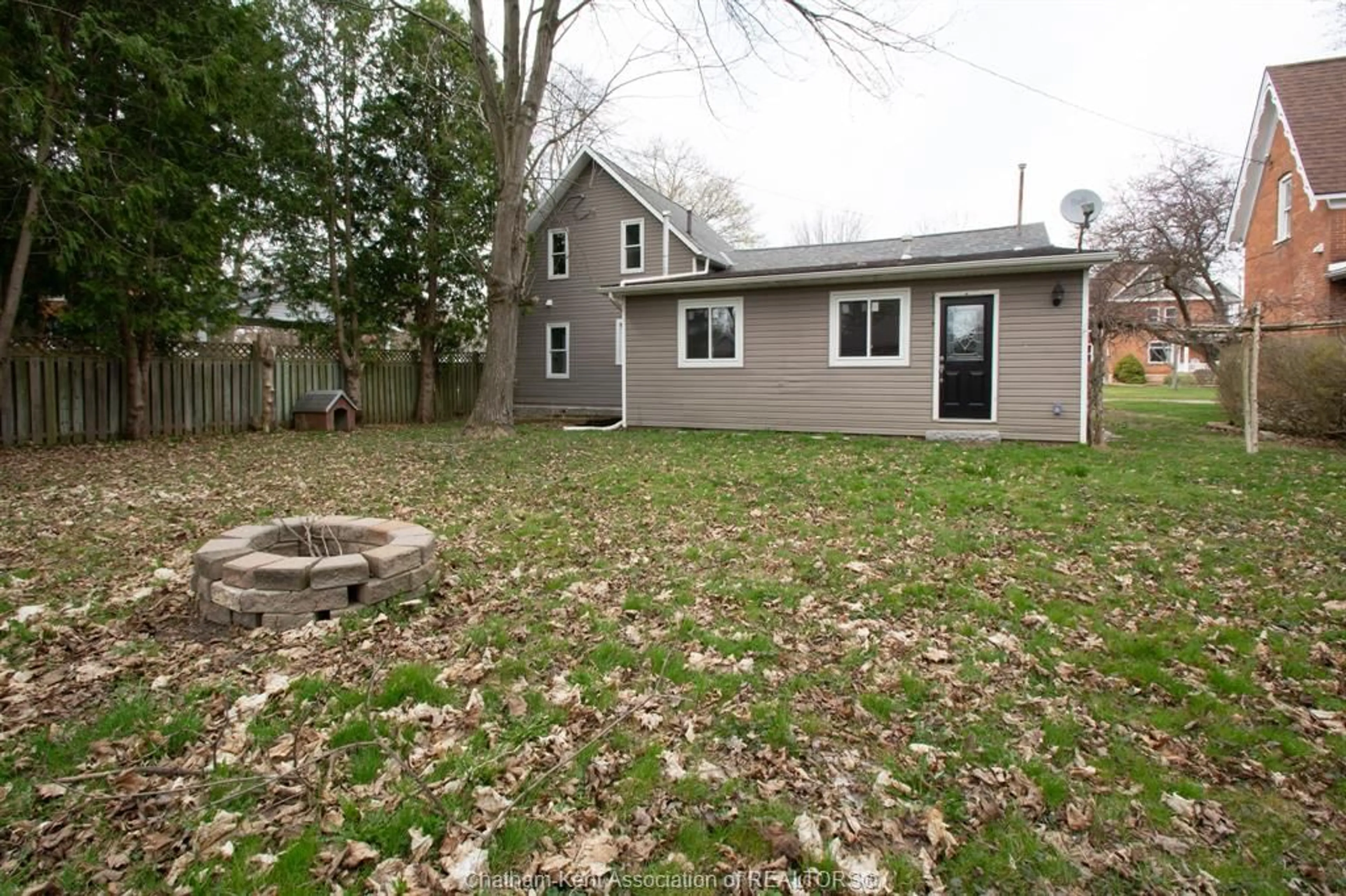 Unknown for 231 Hughes St, Dresden Ontario N0P 1M0