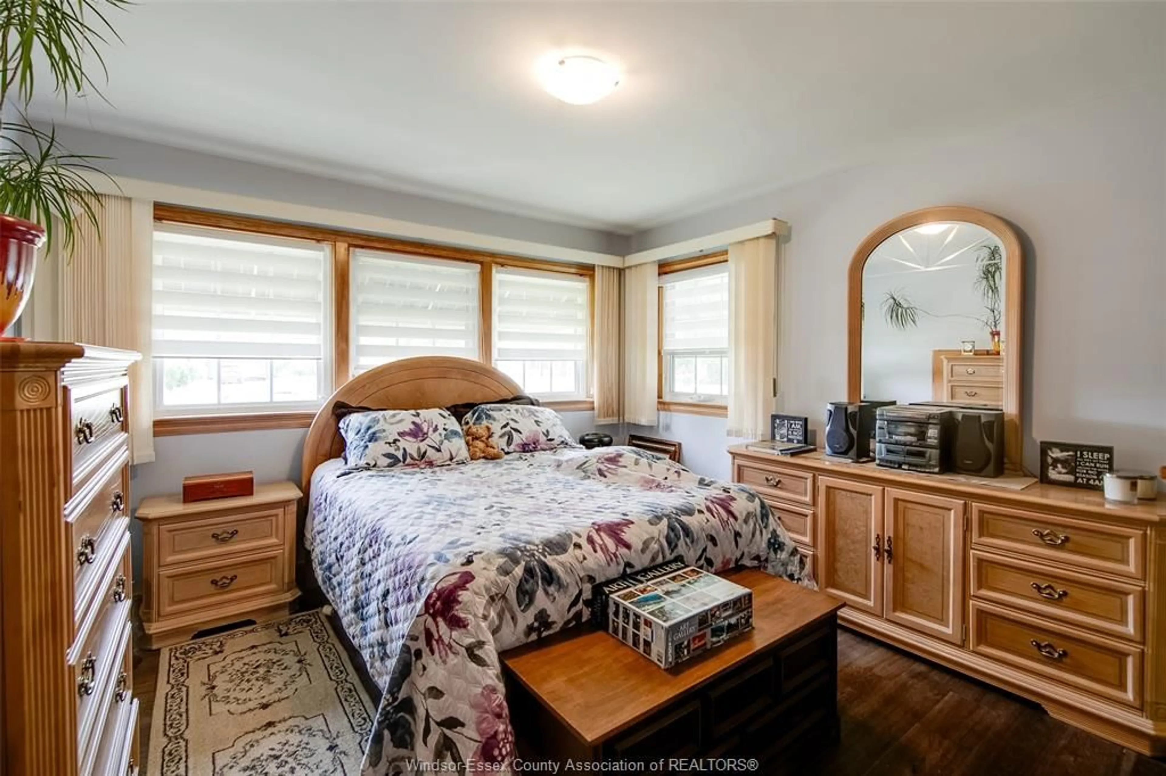 Bedroom with bed, wood/laminate floor for 210 ERIE St, Merlin Ontario N0P 1W0