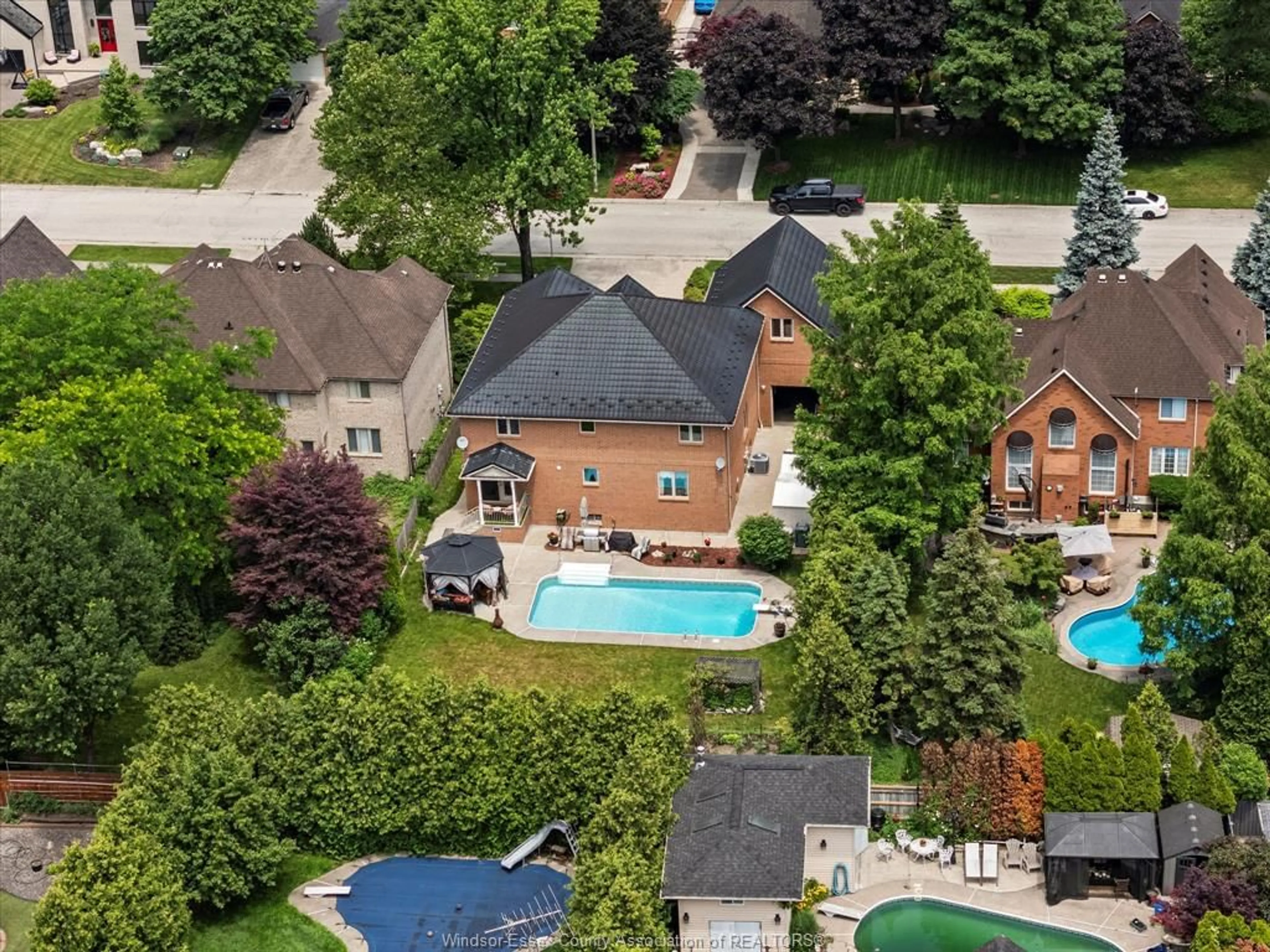 A pic from outside/outdoor area/front of a property/back of a property/a pic from drone, street for 315 MAJESTIC DRIVE, Lakeshore Ontario N8N 4K9