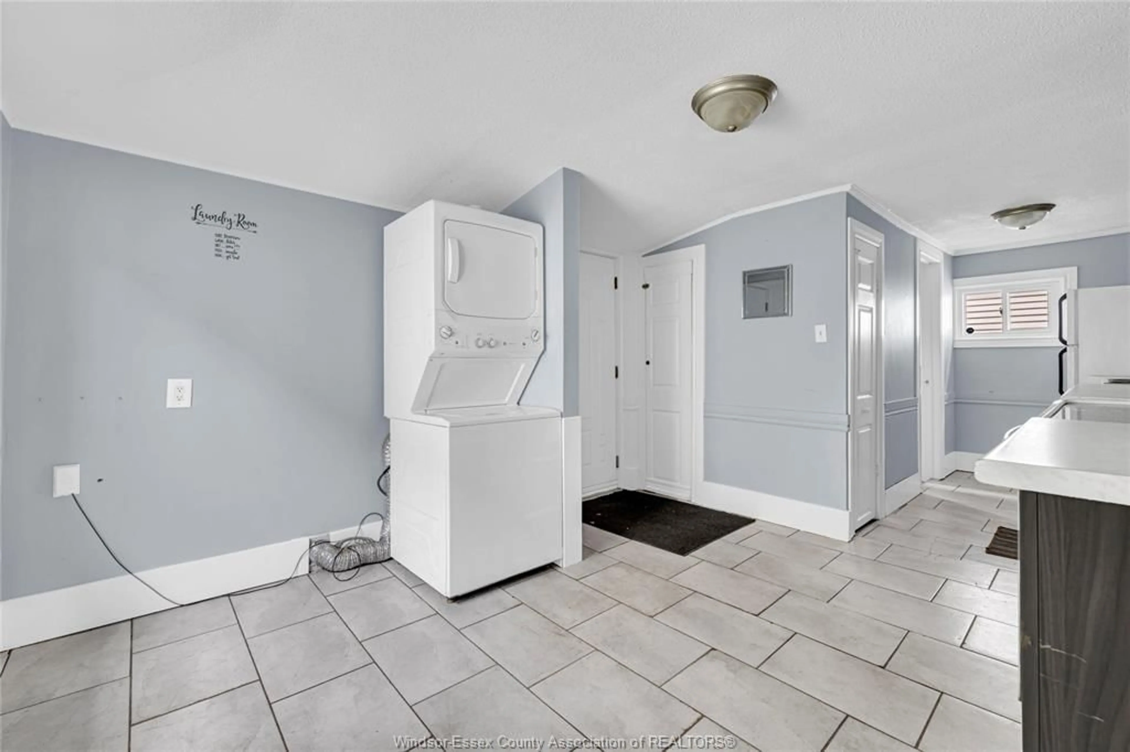 Laundry room for 1030 HIGHLAND Ave, Windsor Ontario N9A 1R7