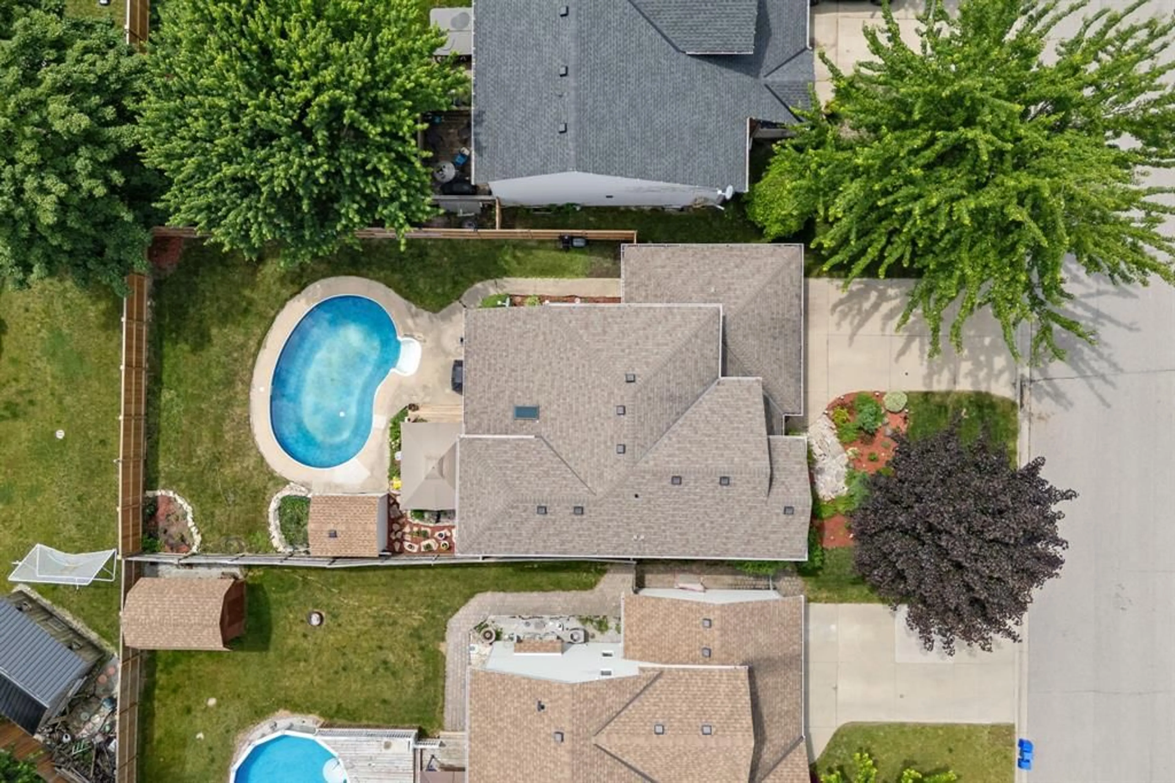 A pic from outside/outdoor area/front of a property/back of a property/a pic from drone, street for 343 BROOKTREE Dr, St Clair Ontario N0N 1G0