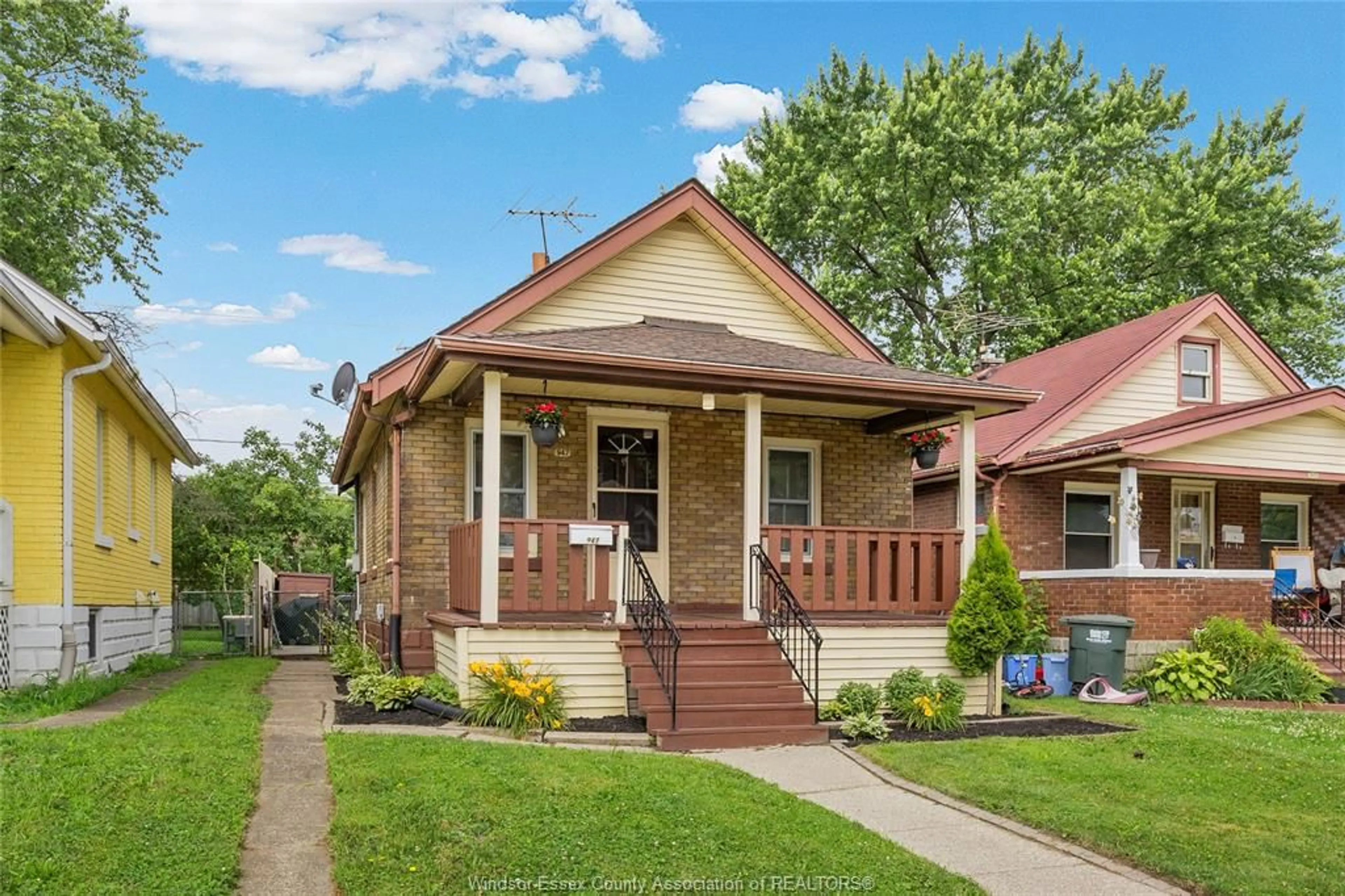 Home with brick exterior material, street for 947 JOSEPHINE, Windsor Ontario N9B 2L4