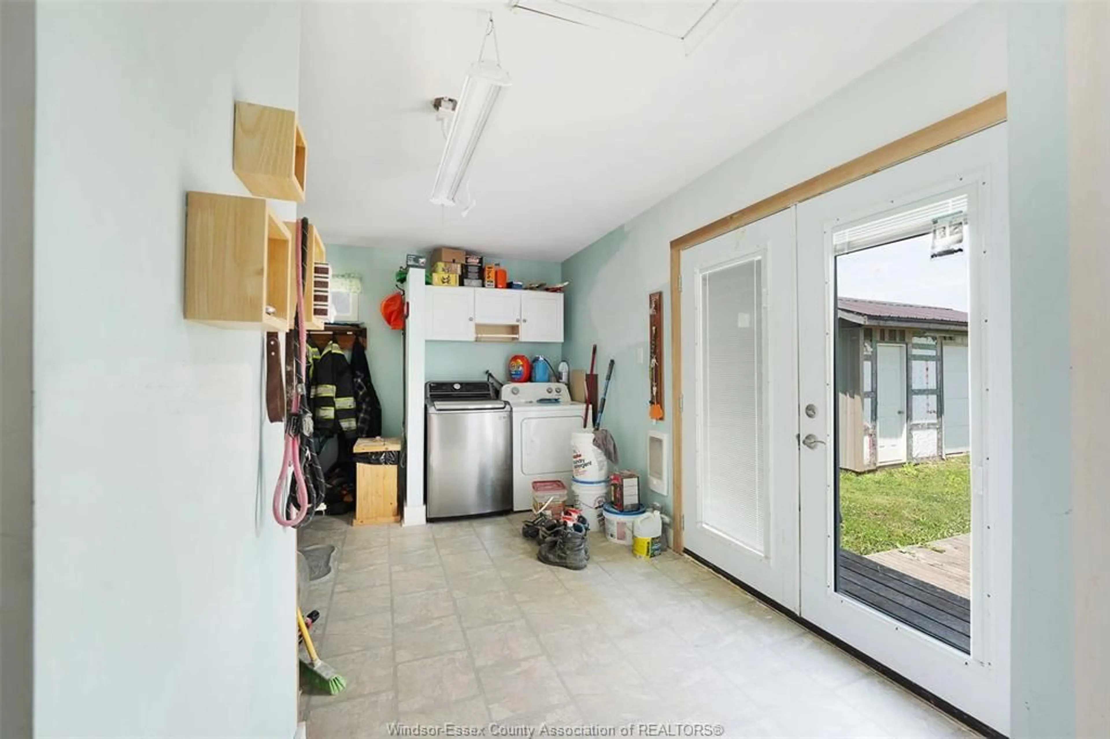 Indoor foyer for 344 S MIDDLE Rd, Lakeshore Ontario N0R 1K0