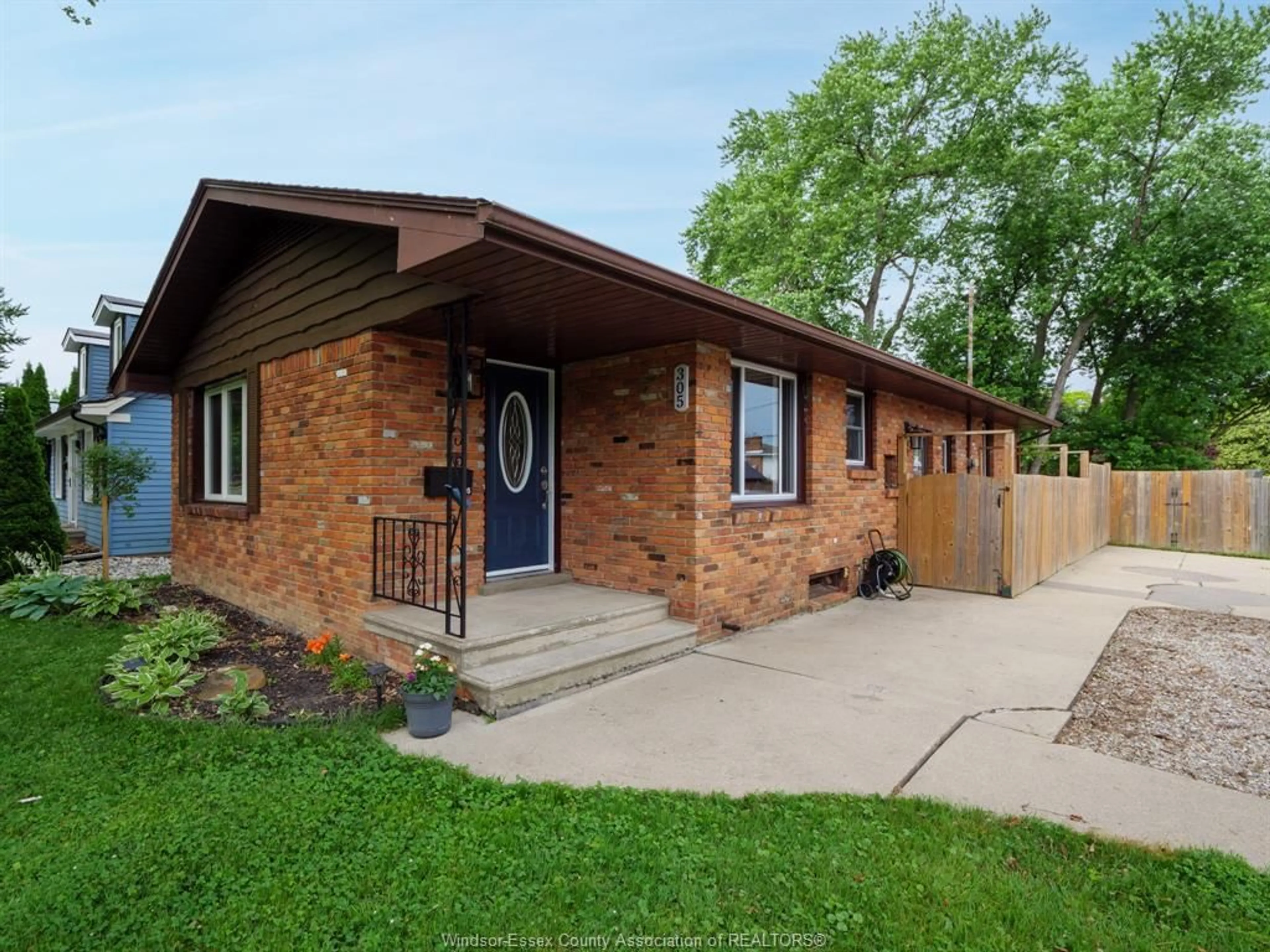 Home with brick exterior material, street for 305 EDGEWATER Blvd, Tecumseh Ontario N8N 2G9