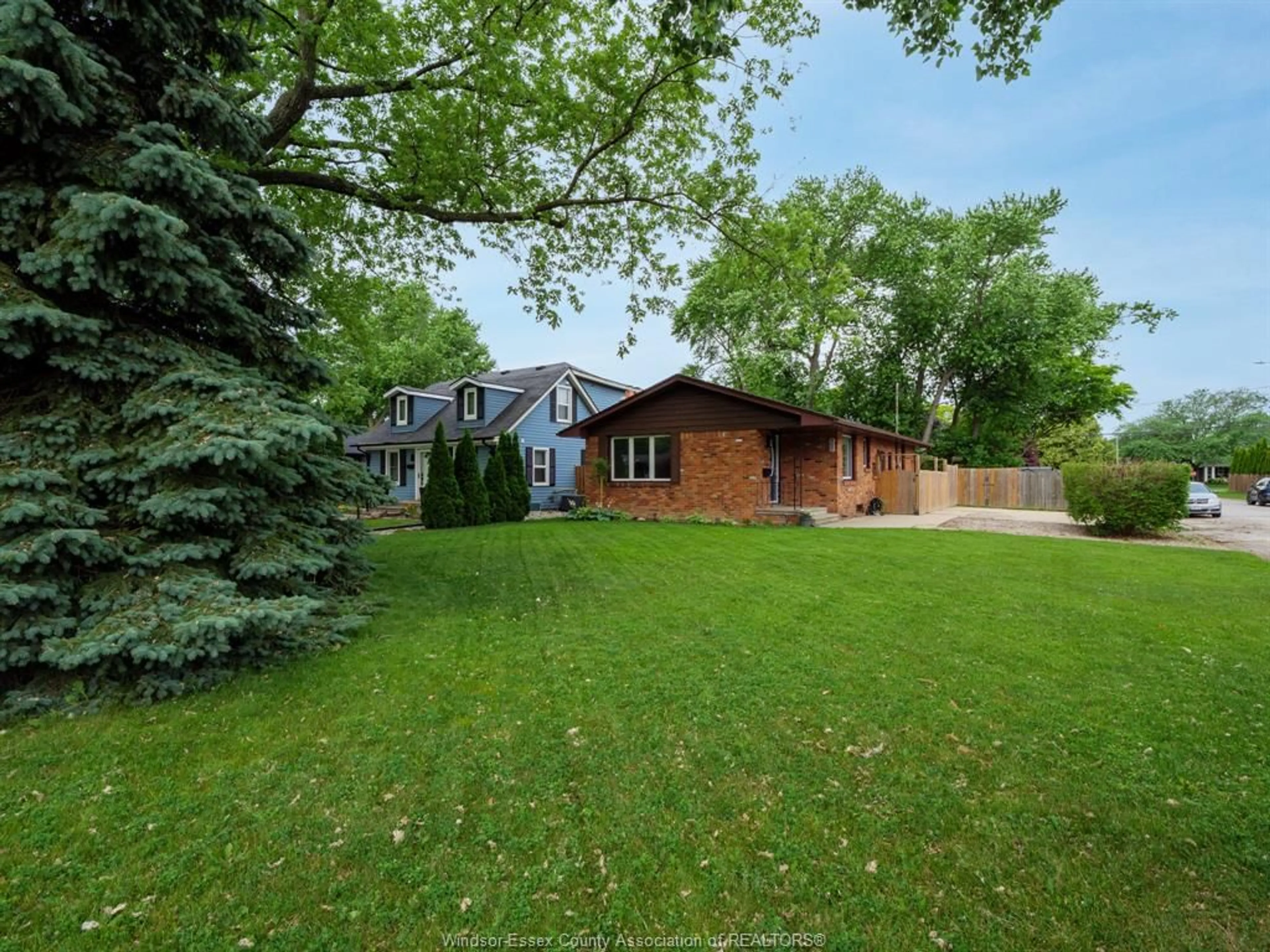 A pic from outside/outdoor area/front of a property/back of a property/a pic from drone, street for 305 EDGEWATER Blvd, Tecumseh Ontario N8N 2G9