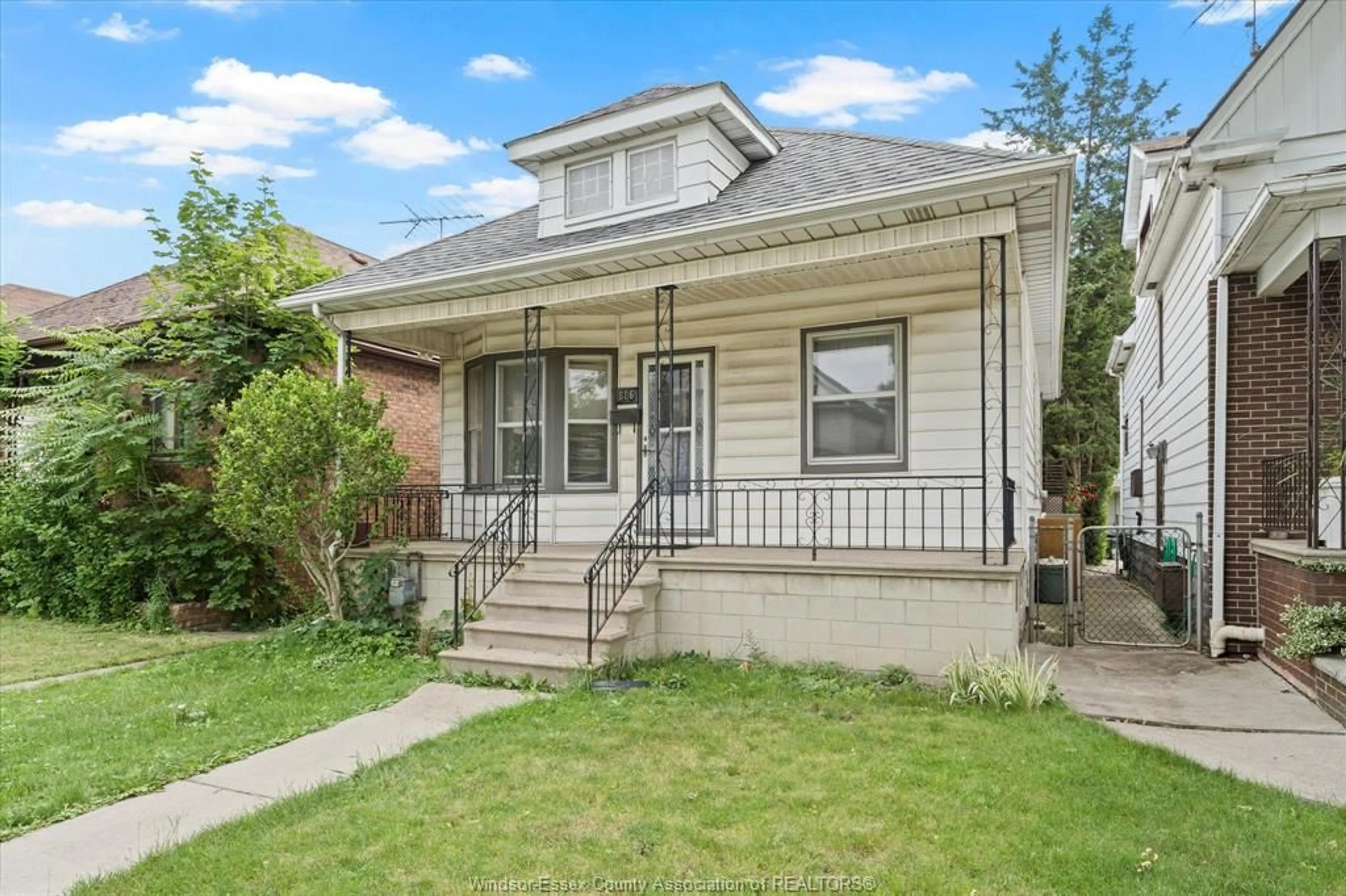 Unknown for 886 GLADSTONE Ave, Windsor Ontario N9A 2R4