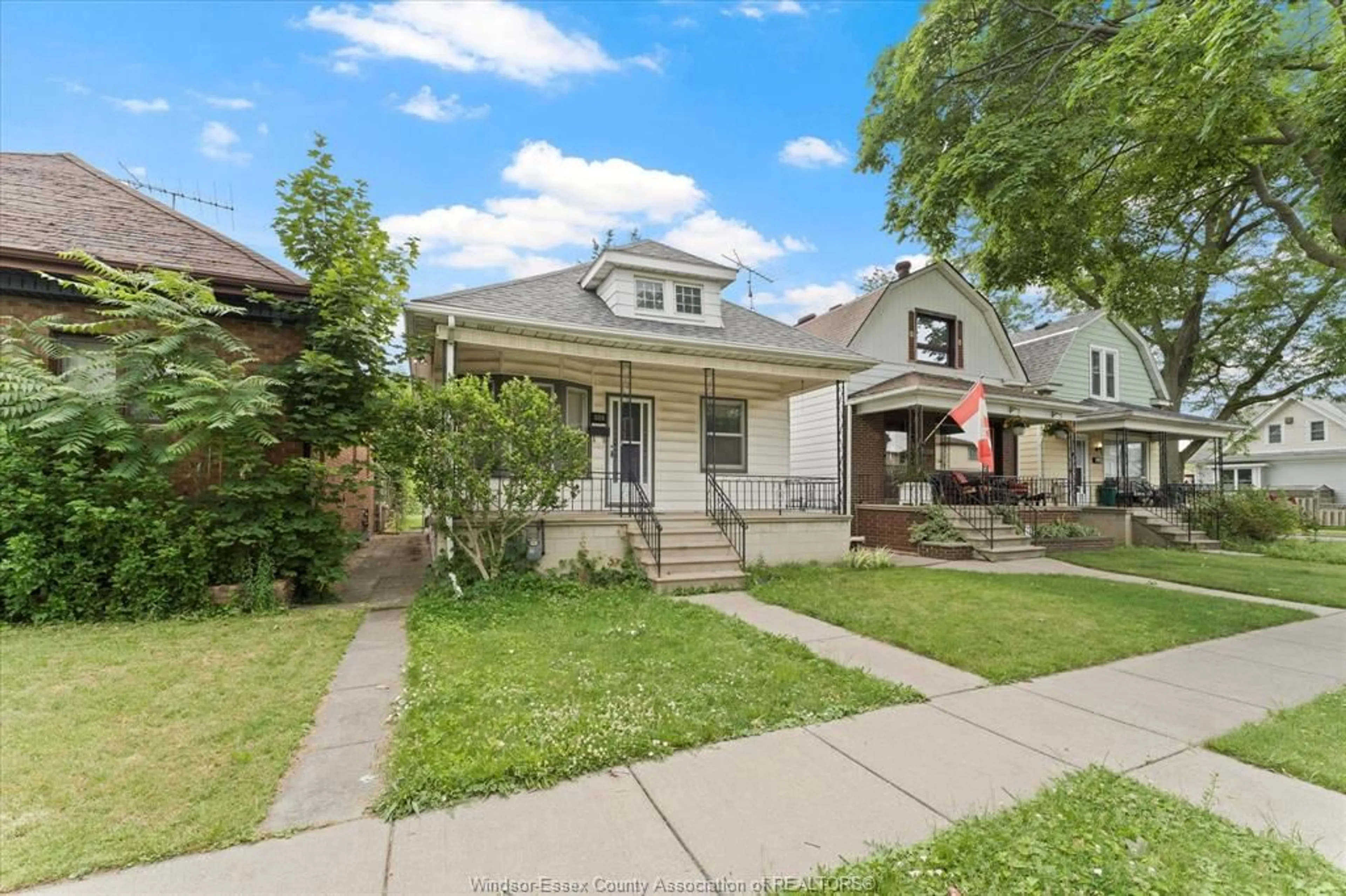 Unknown for 886 GLADSTONE Ave, Windsor Ontario N9A 2R4