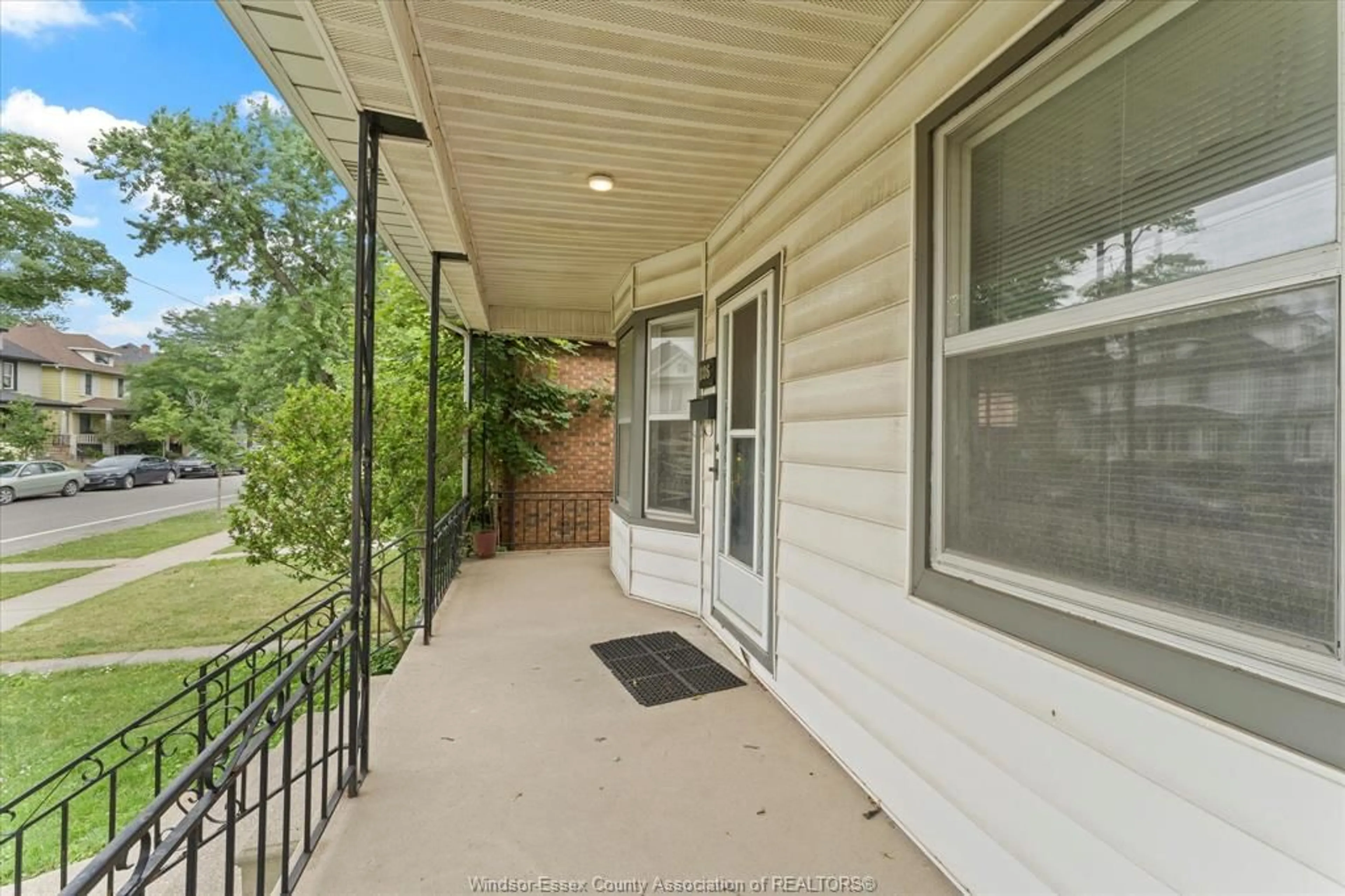 Unknown for 886 GLADSTONE Ave, Windsor Ontario N9A 2R4