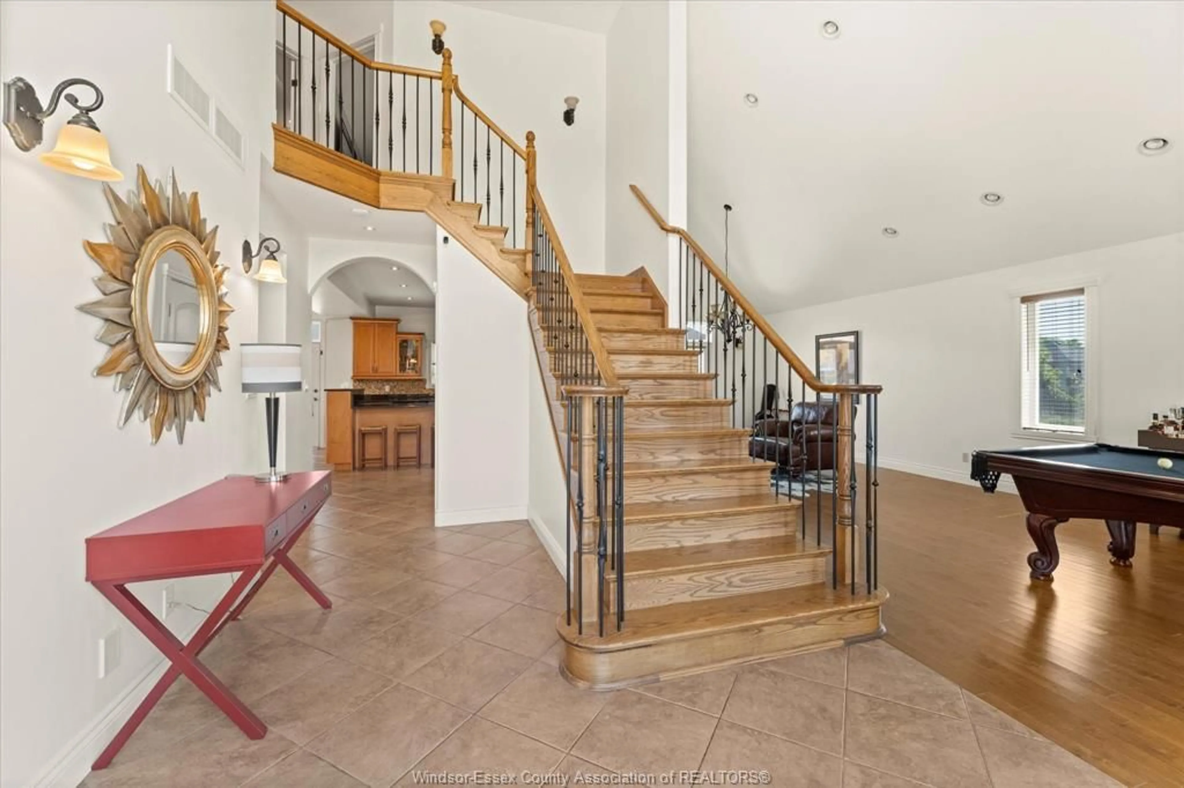 Indoor foyer for 1450 MORTON Dr, LaSalle Ontario N9J 3S9