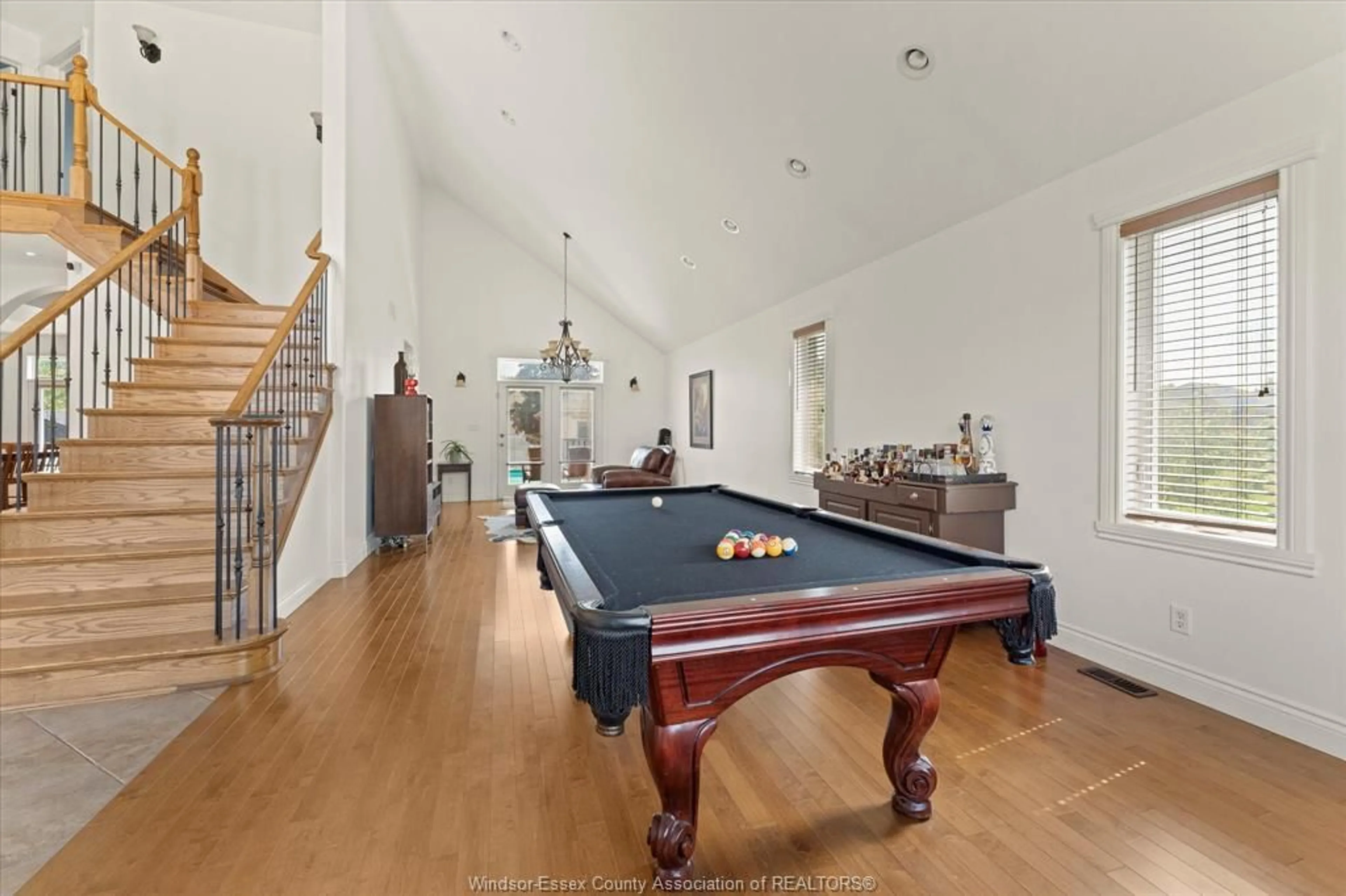 Indoor foyer for 1450 MORTON Dr, LaSalle Ontario N9J 3S9