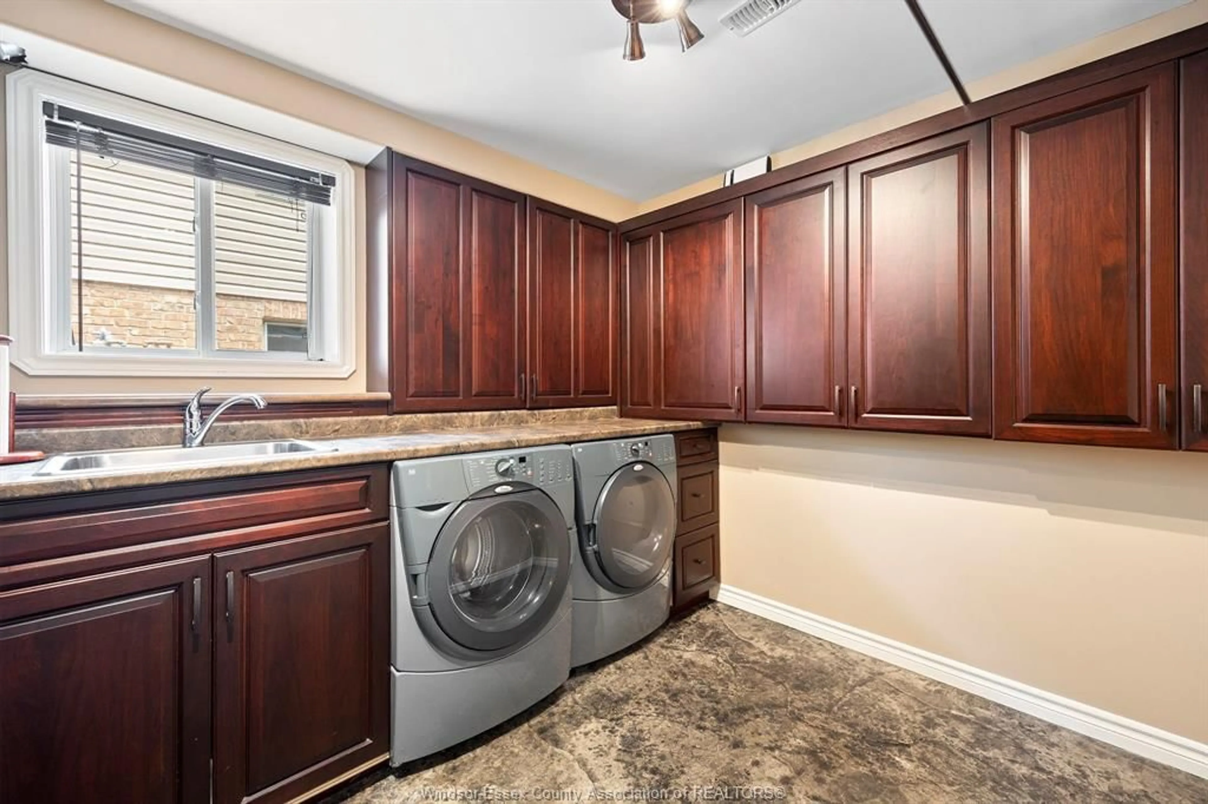 Laundry room for 887 DRIFTWOOD, Lakeshore Ontario N0R 1A0