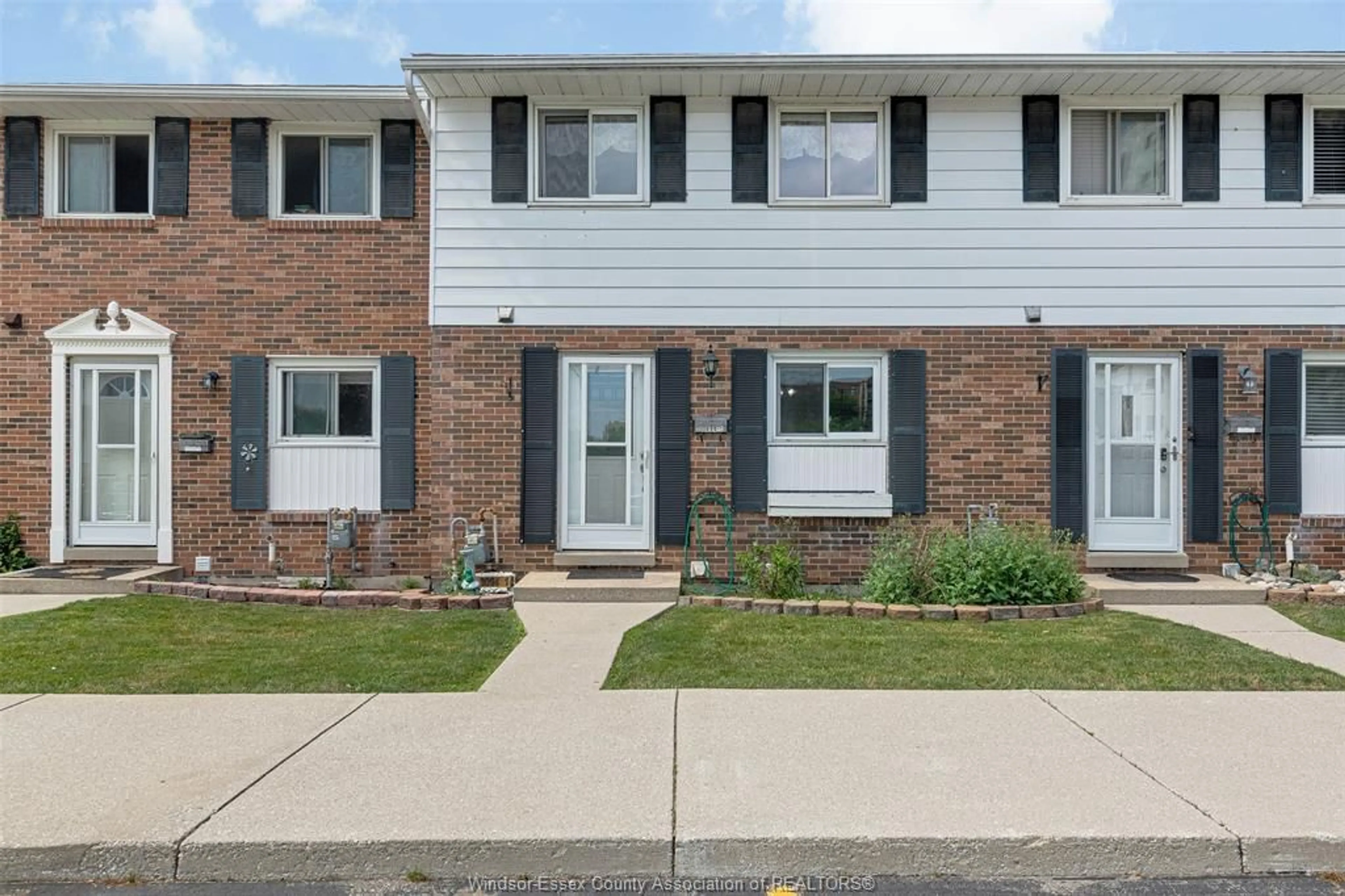 Home with brick exterior material, street for 3094 Meadowbrook Lane, Windsor Ontario N8T 3H4