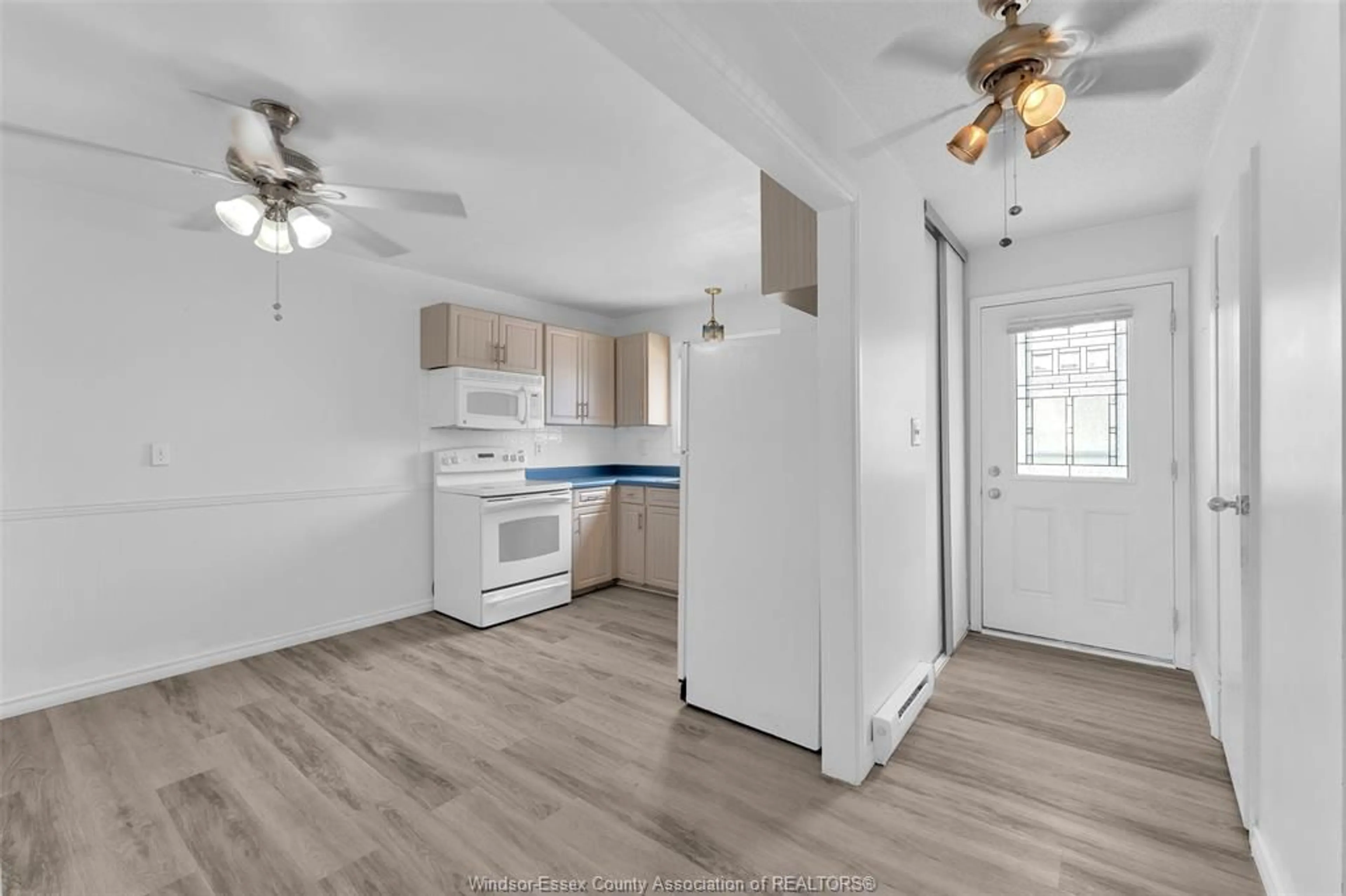 Standard kitchen, unknown for 3094 Meadowbrook Lane, Windsor Ontario N8T 3H4