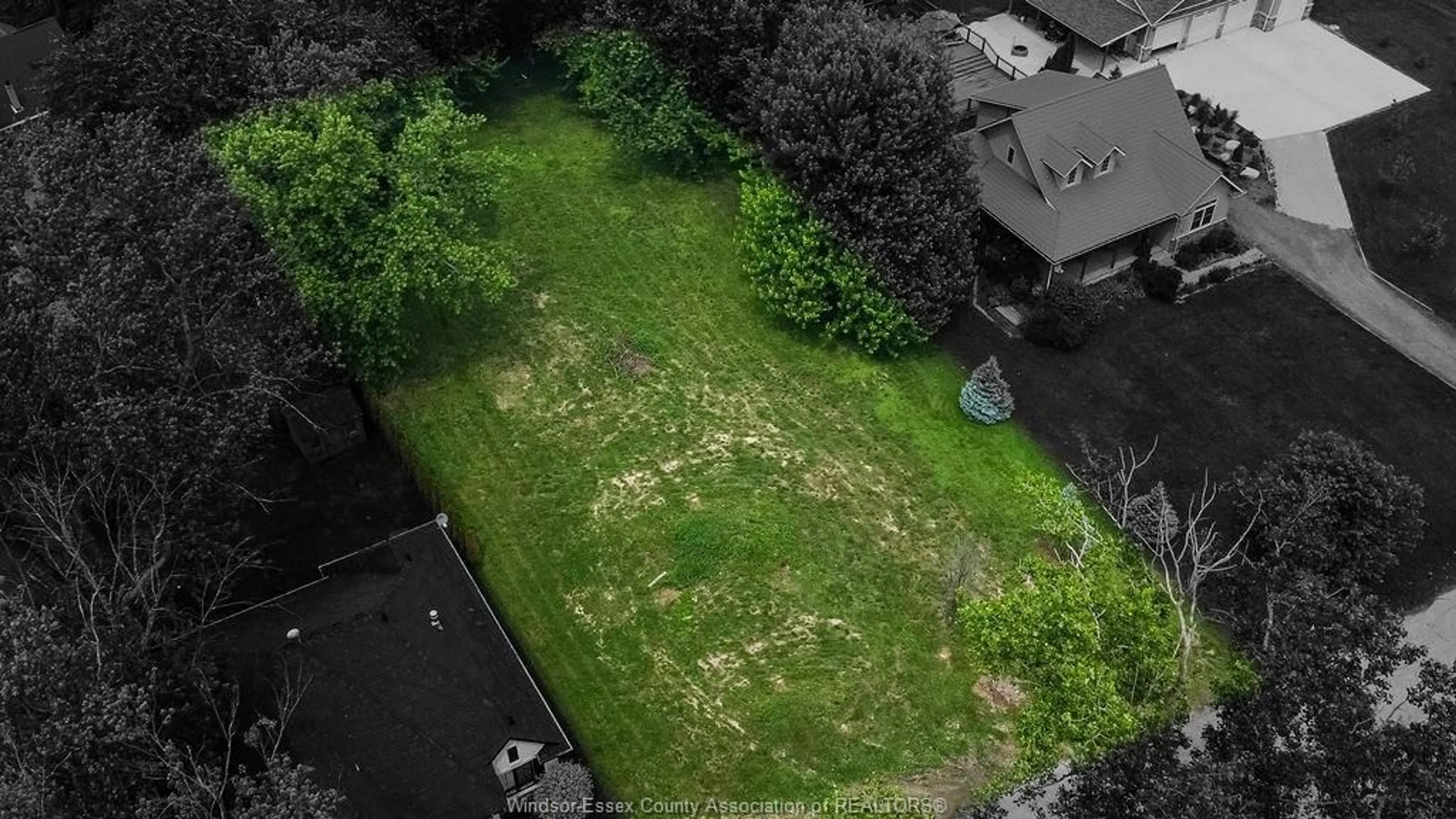 A pic from outside/outdoor area/front of a property/back of a property/a pic from drone, street for 962 WATERS BEACH, Colchester Ontario N0R 1G0